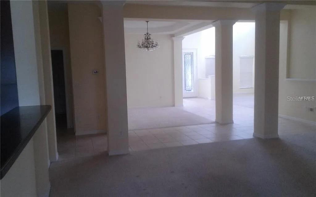 Listing photo id 4 for 23241 Abercorn Lane
