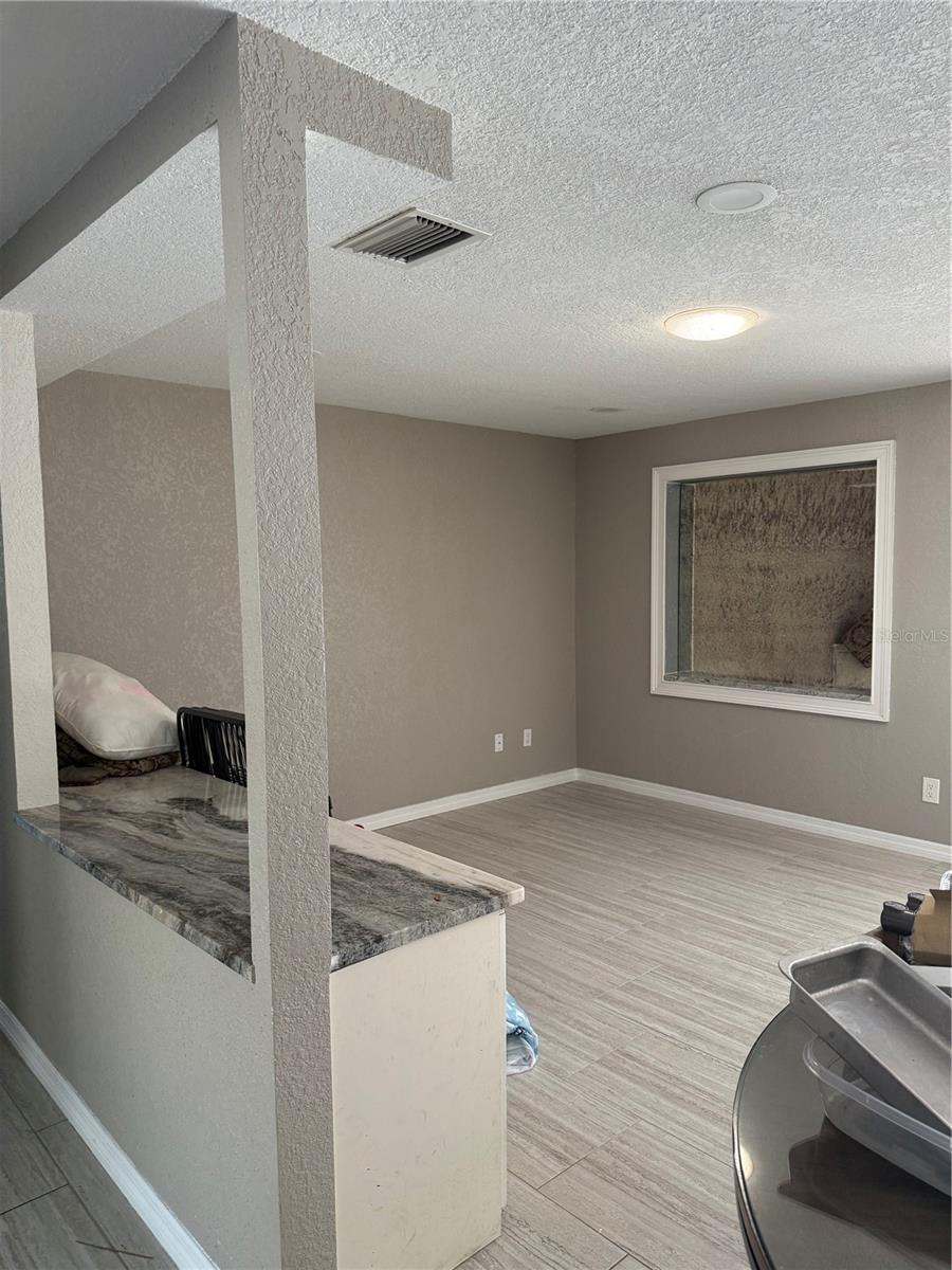 Listing photo id 12 for 14112 Josephine Street