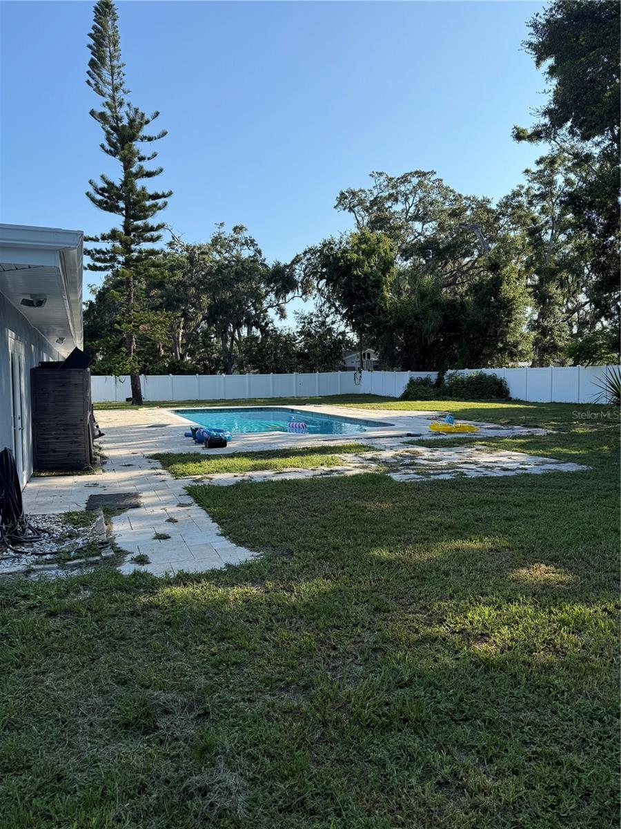 Listing photo id 19 for 14112 Josephine Street