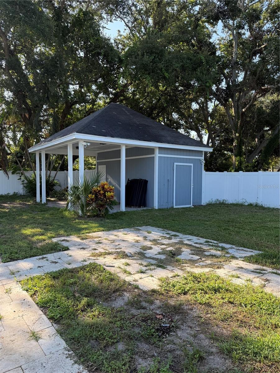 Listing photo id 20 for 14112 Josephine Street