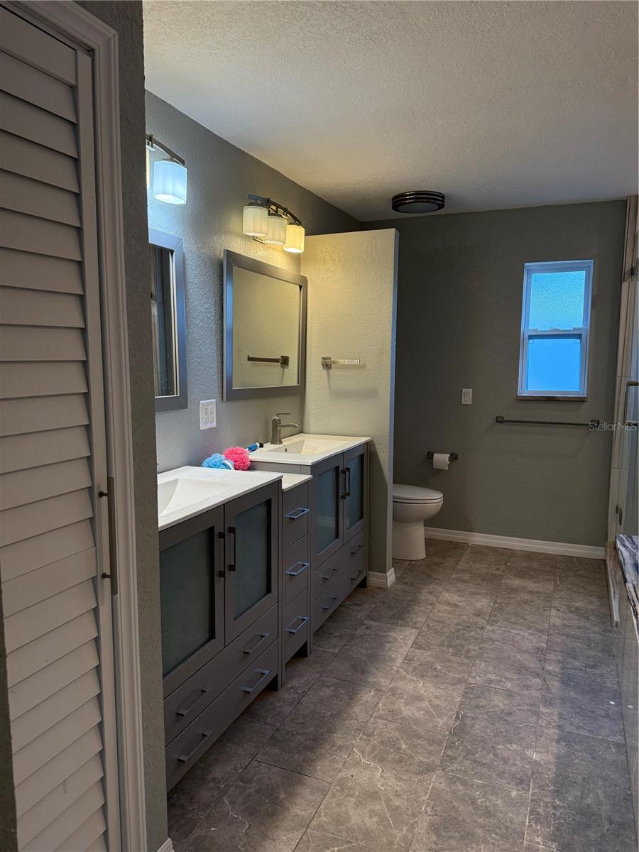 Listing photo id 21 for 14112 Josephine Street
