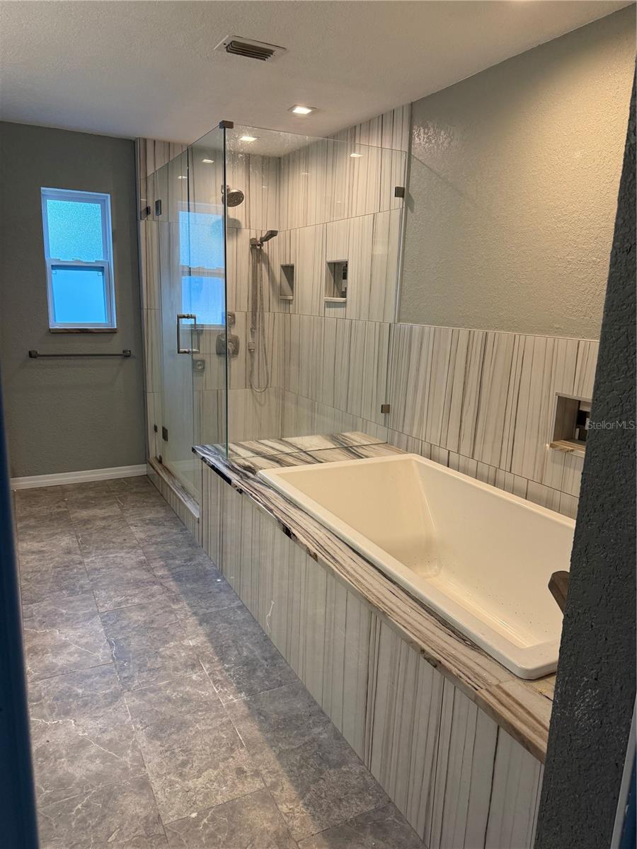 Listing photo id 22 for 14112 Josephine Street
