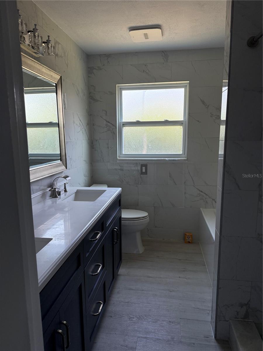Listing photo id 7 for 14112 Josephine Street