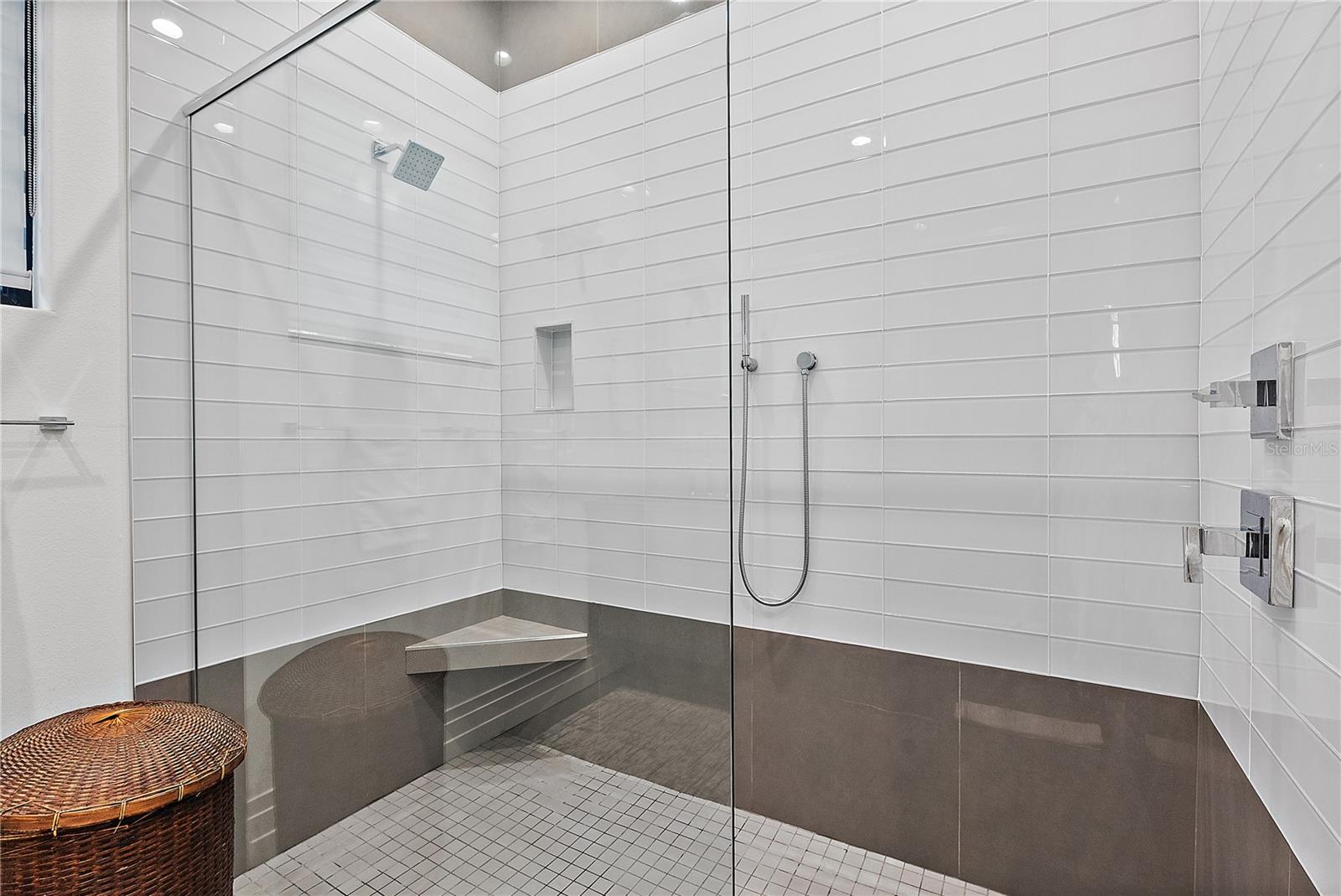 Image 19 of 67 For 2500 4th Avenue S