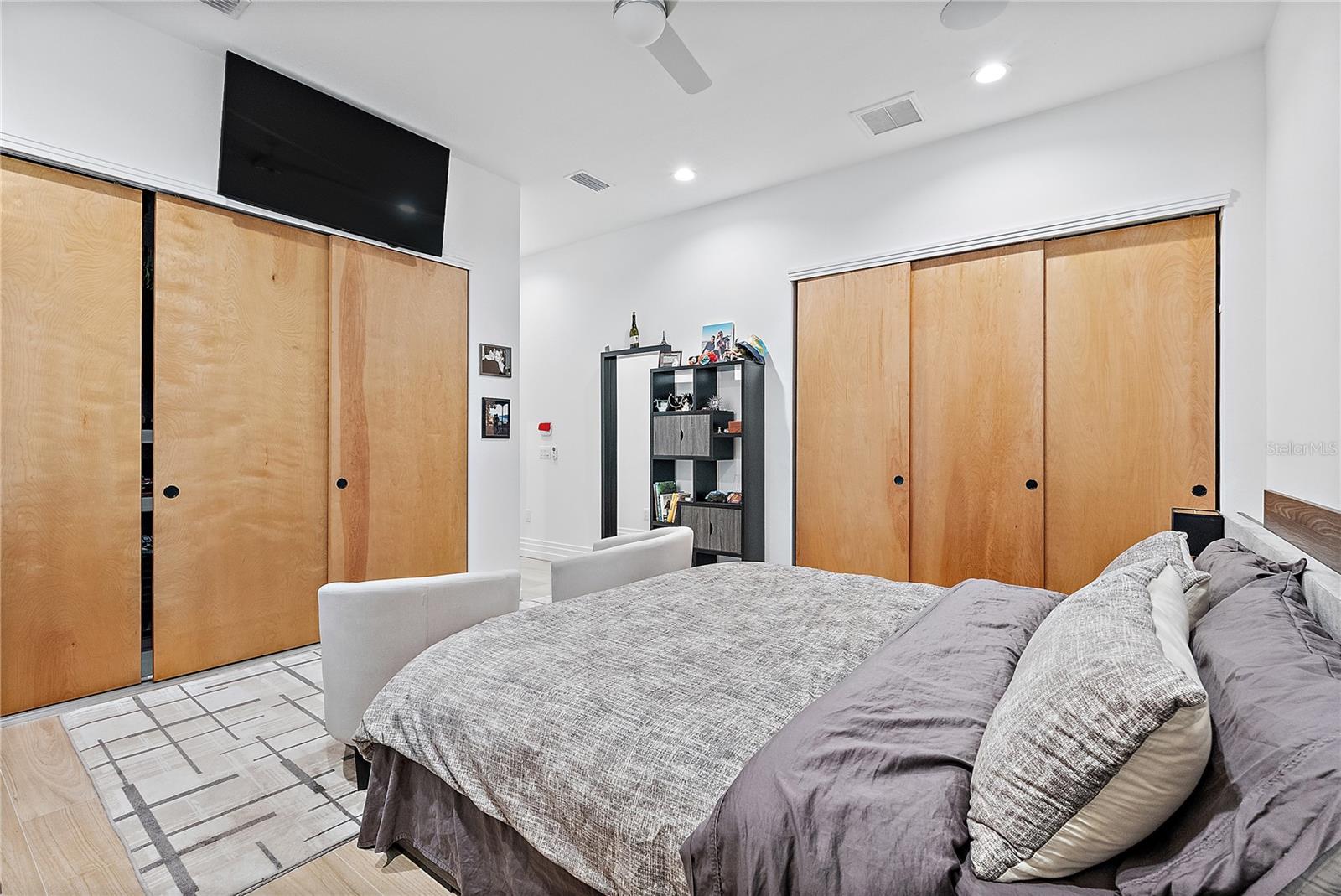 Image 21 of 67 For 2500 4th Avenue S