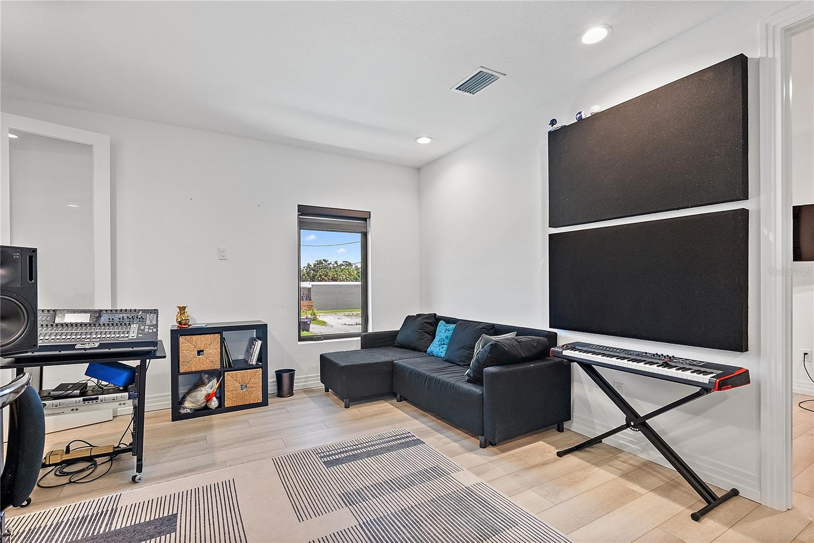 Image 44 of 67 For 2500 4th Avenue S