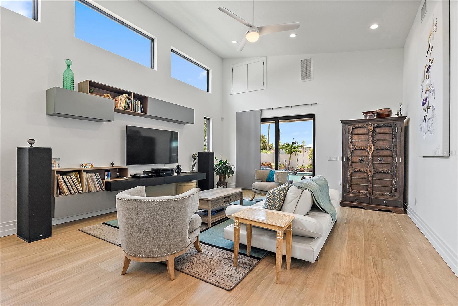 Image 9 of 67 For 2500 4th Avenue S