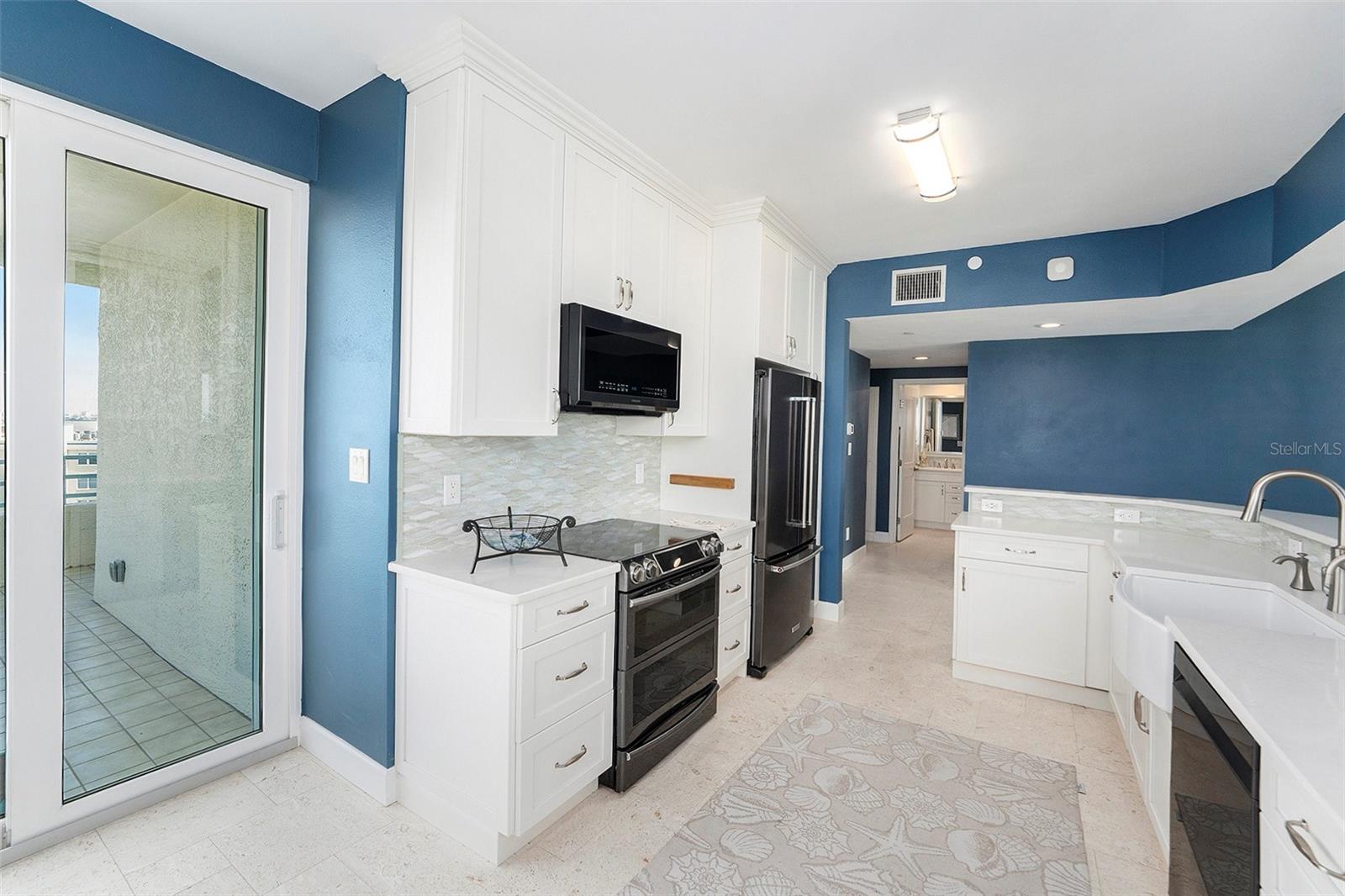 Listing photo id 8 for 7932 Sailboat Key Boulevard S 806