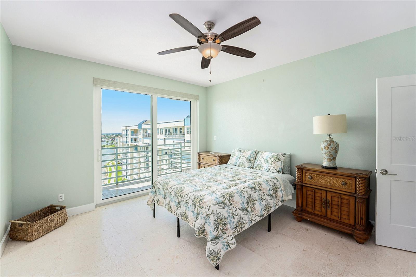 Listing photo id 12 for 7932 Sailboat Key Boulevard S 806