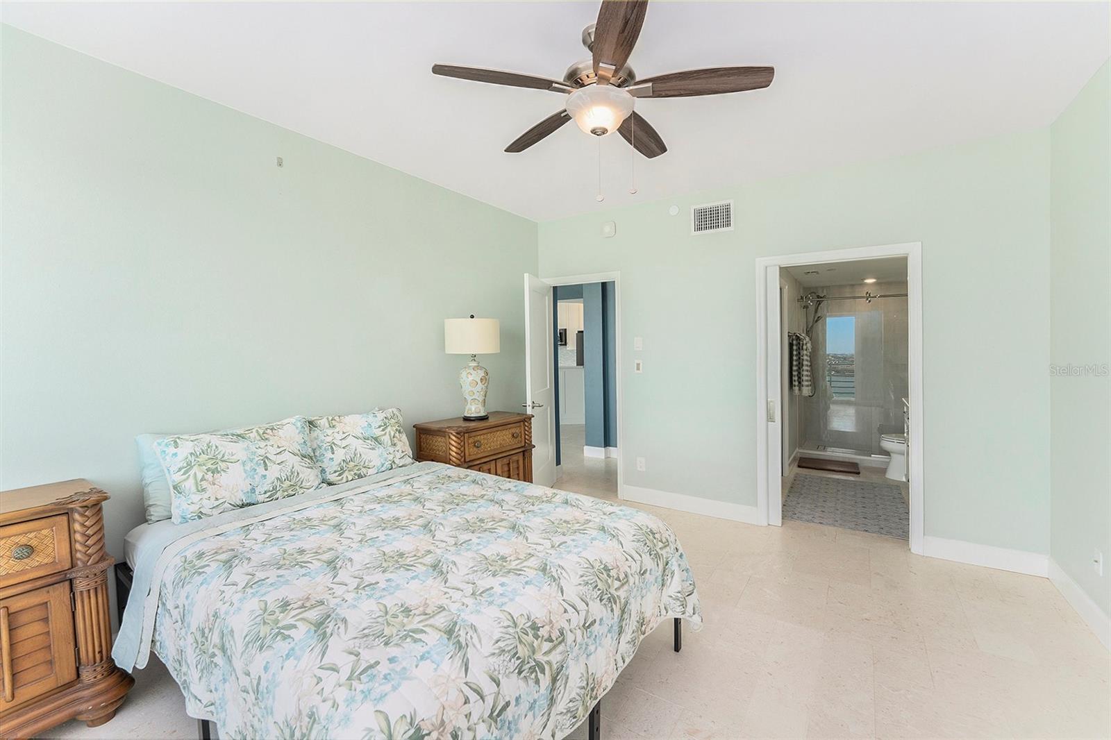 Listing photo id 15 for 7932 Sailboat Key Boulevard S 806