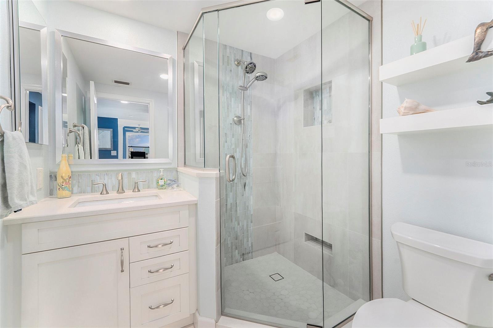Listing photo id 18 for 7932 Sailboat Key Boulevard S 806