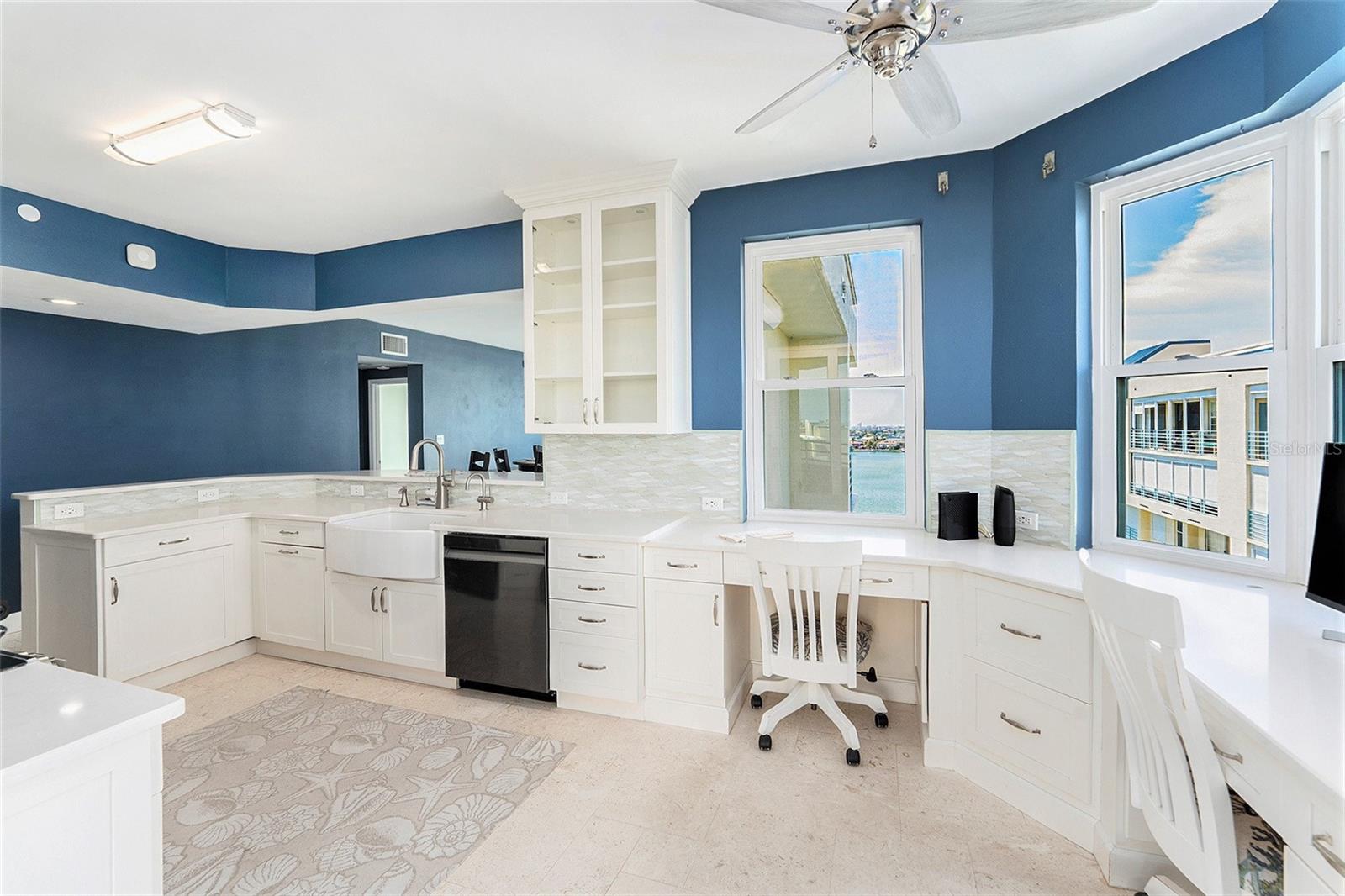 Listing photo id 1 for 7932 Sailboat Key Boulevard S 806
