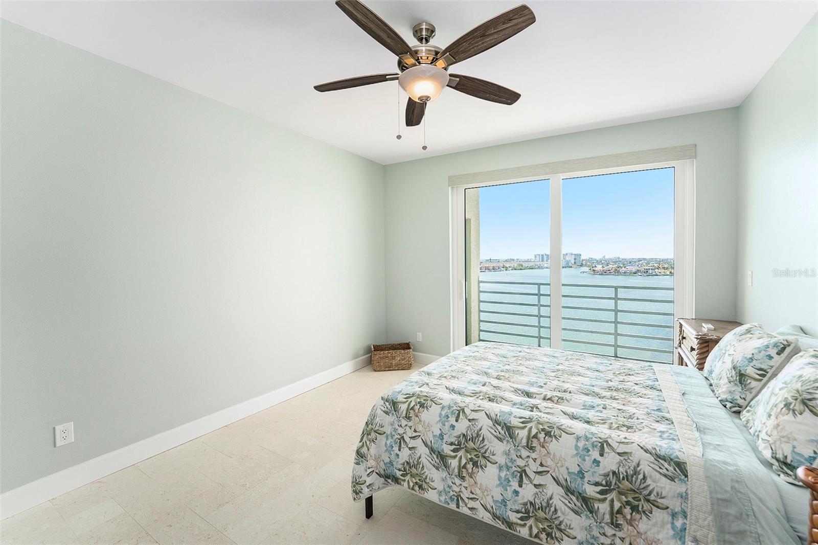 Listing photo id 2 for 7932 Sailboat Key Boulevard S 806