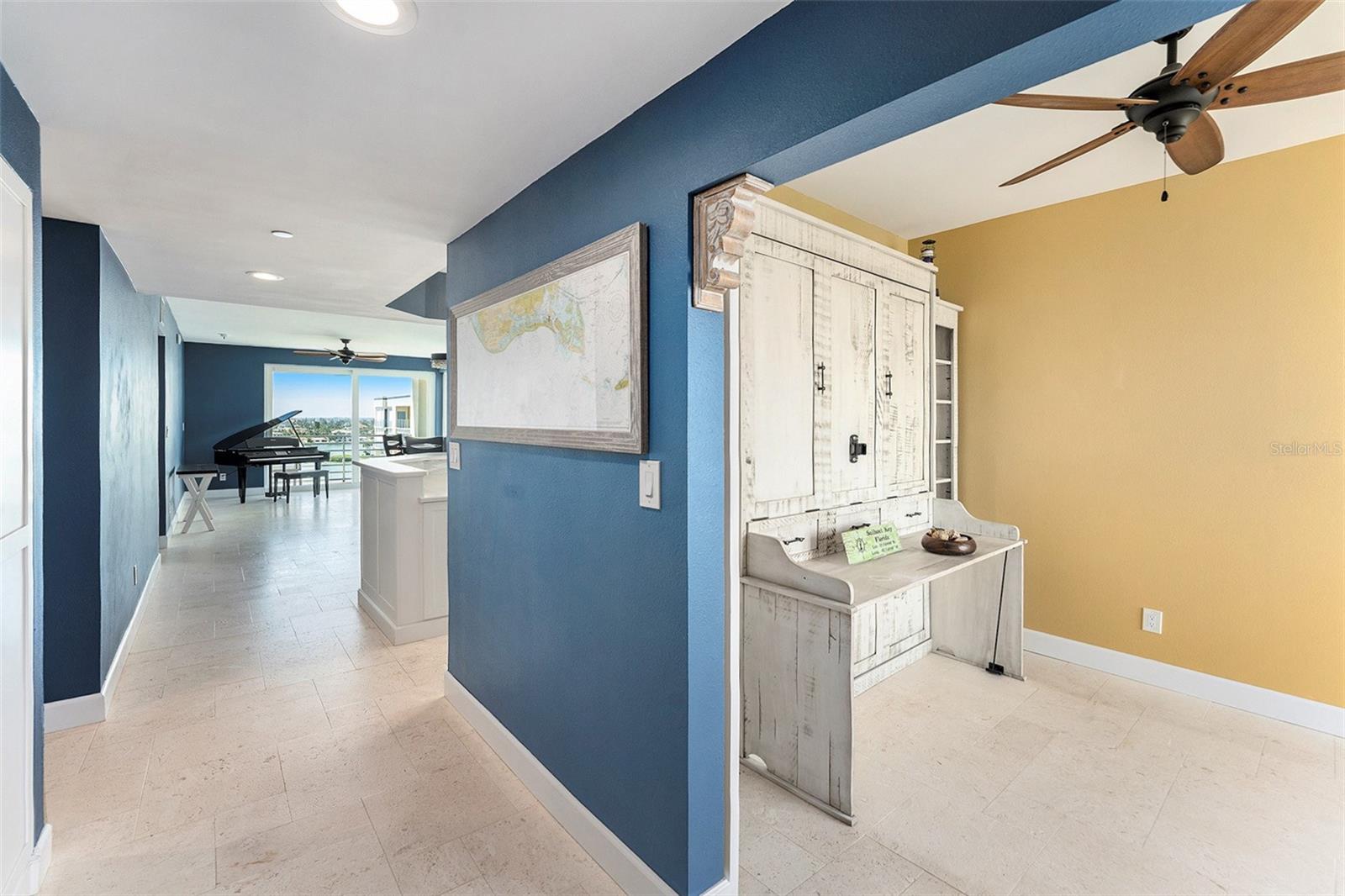 Listing photo id 3 for 7932 Sailboat Key Boulevard S 806