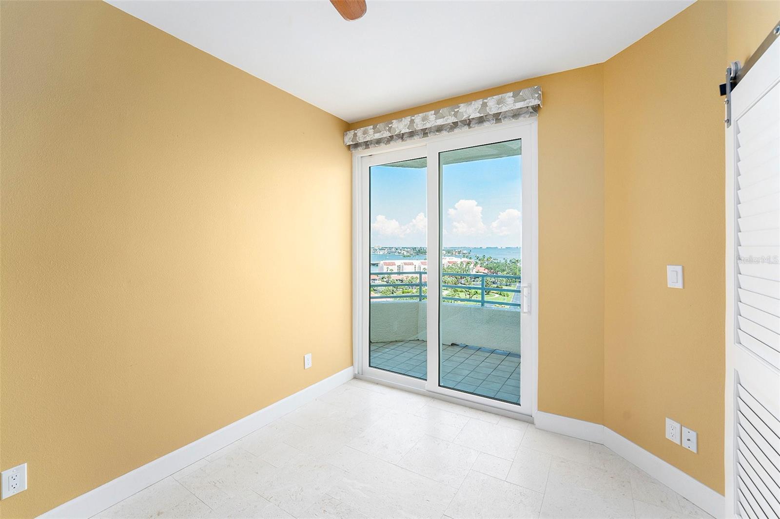 Listing photo id 5 for 7932 Sailboat Key Boulevard S 806