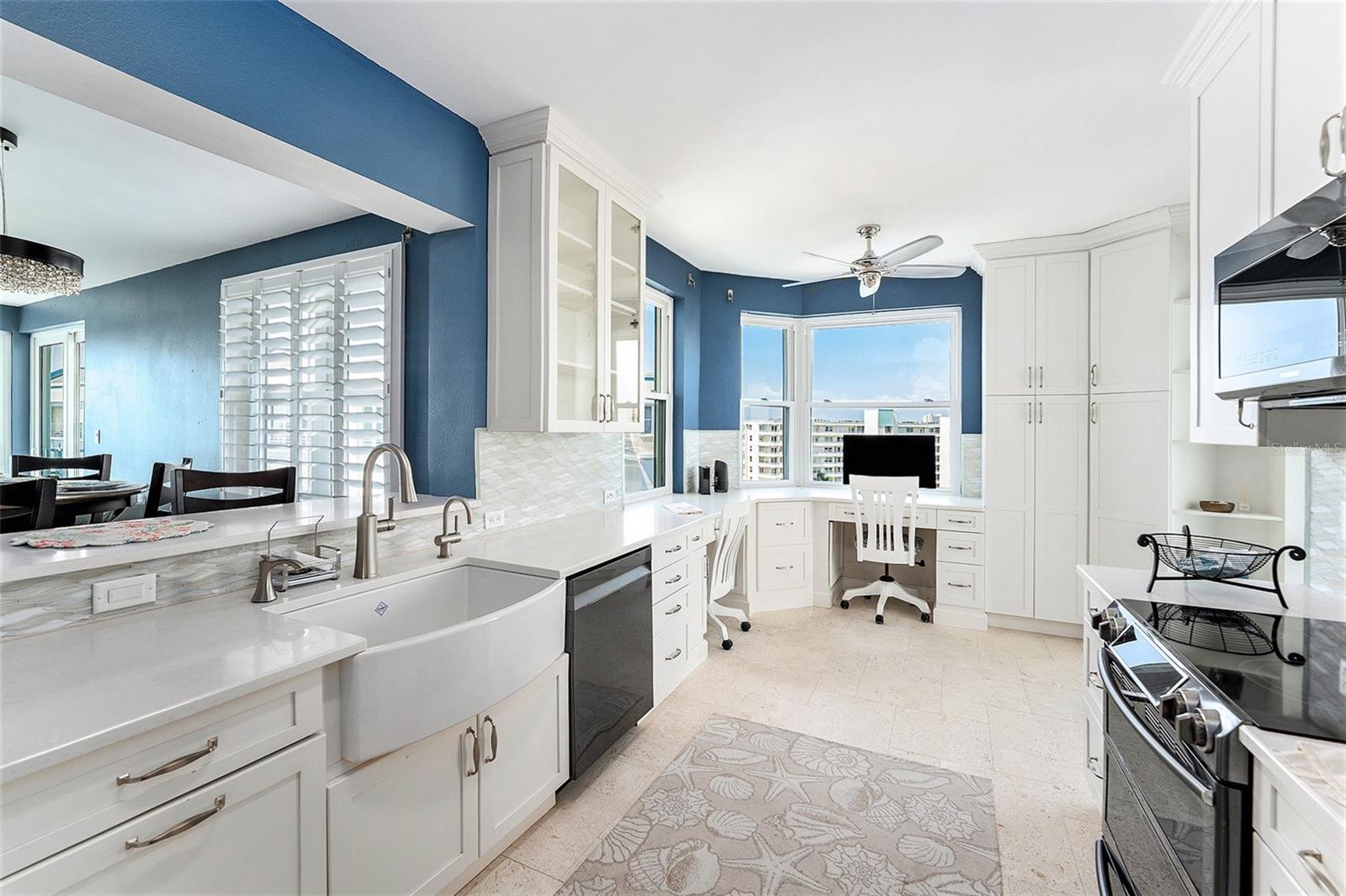 Listing photo id 7 for 7932 Sailboat Key Boulevard S 806