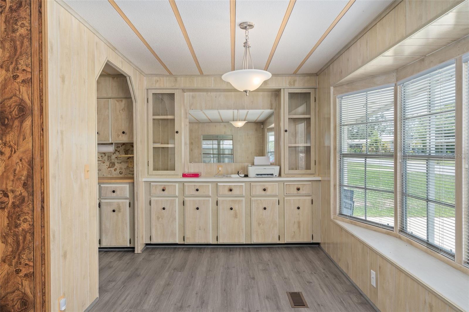 Listing photo id 16 for 8208 Fiesta Street