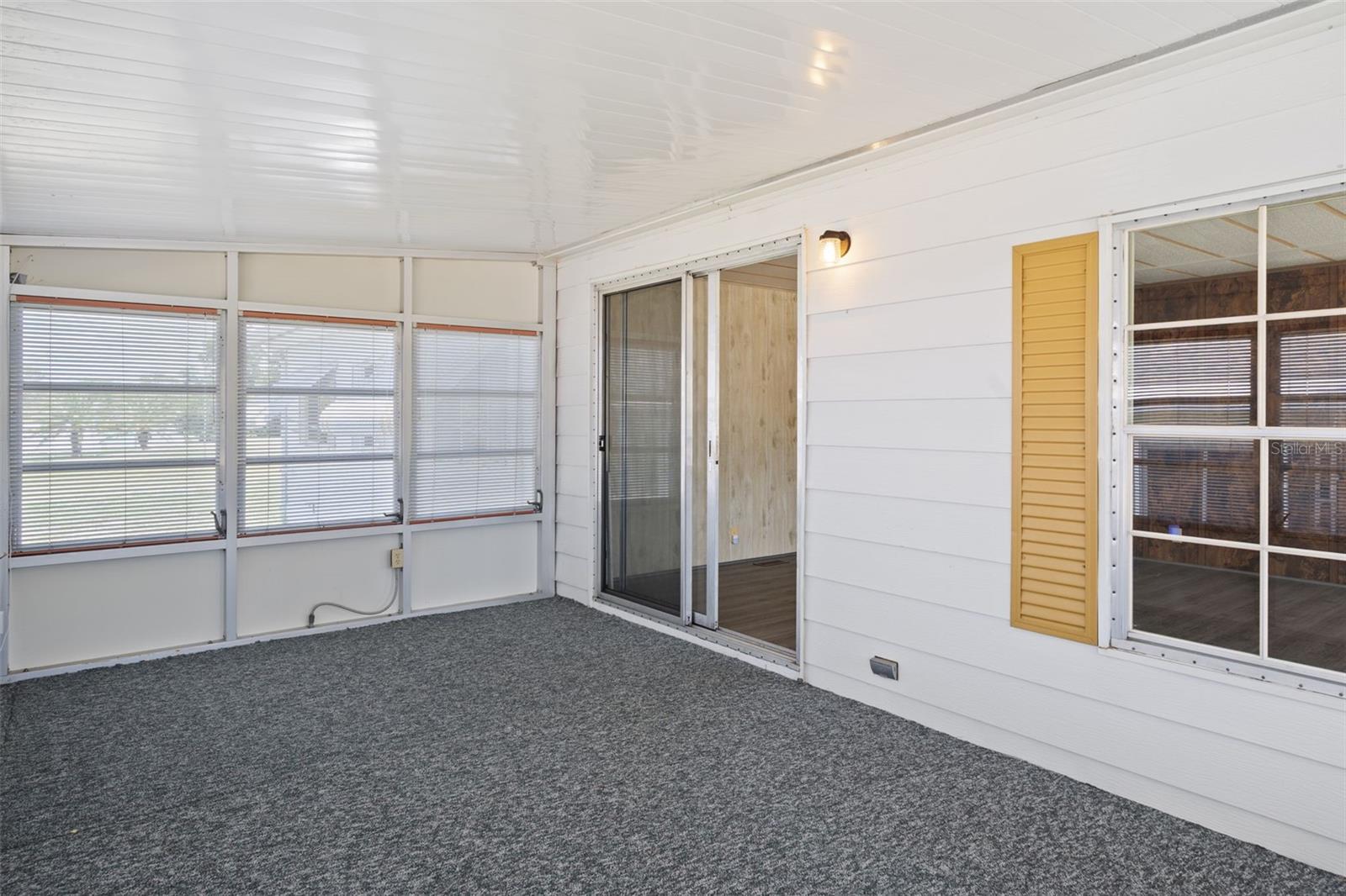 Listing photo id 18 for 8208 Fiesta Street