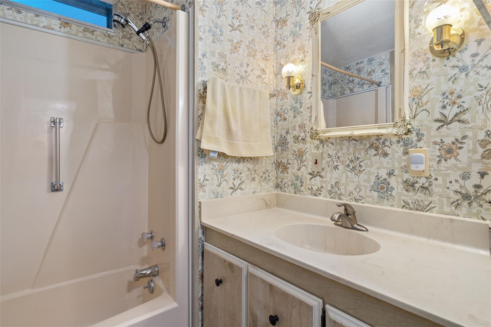 Listing photo id 27 for 8208 Fiesta Street
