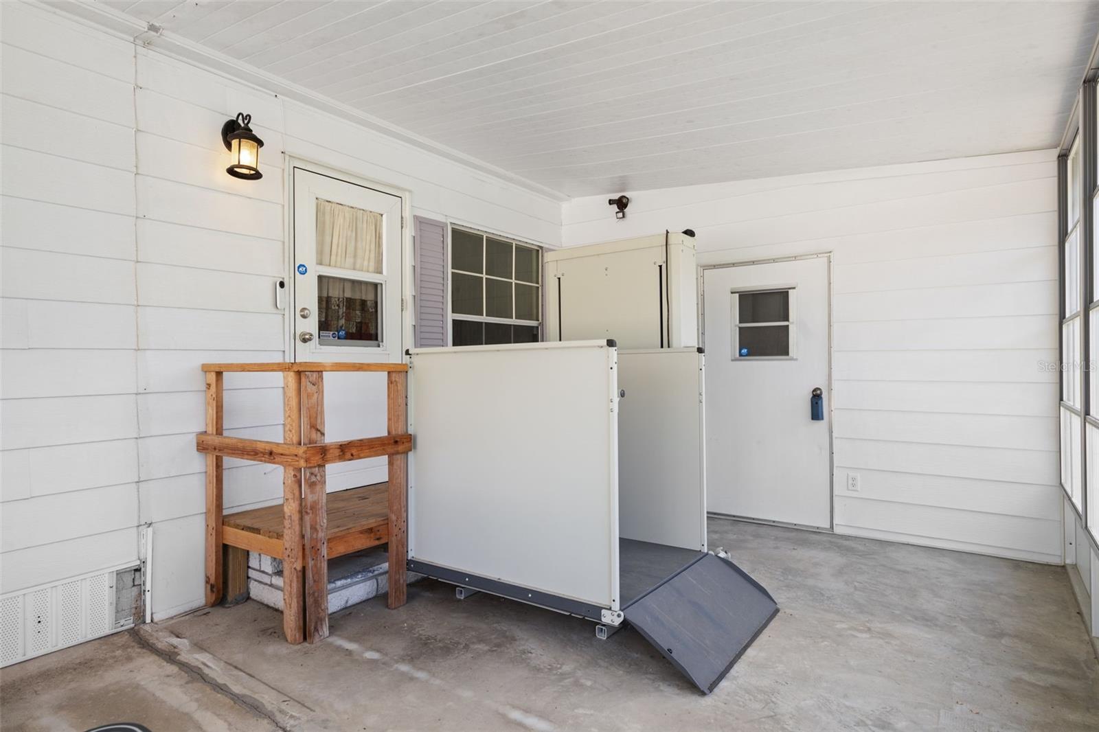 Listing photo id 28 for 8208 Fiesta Street