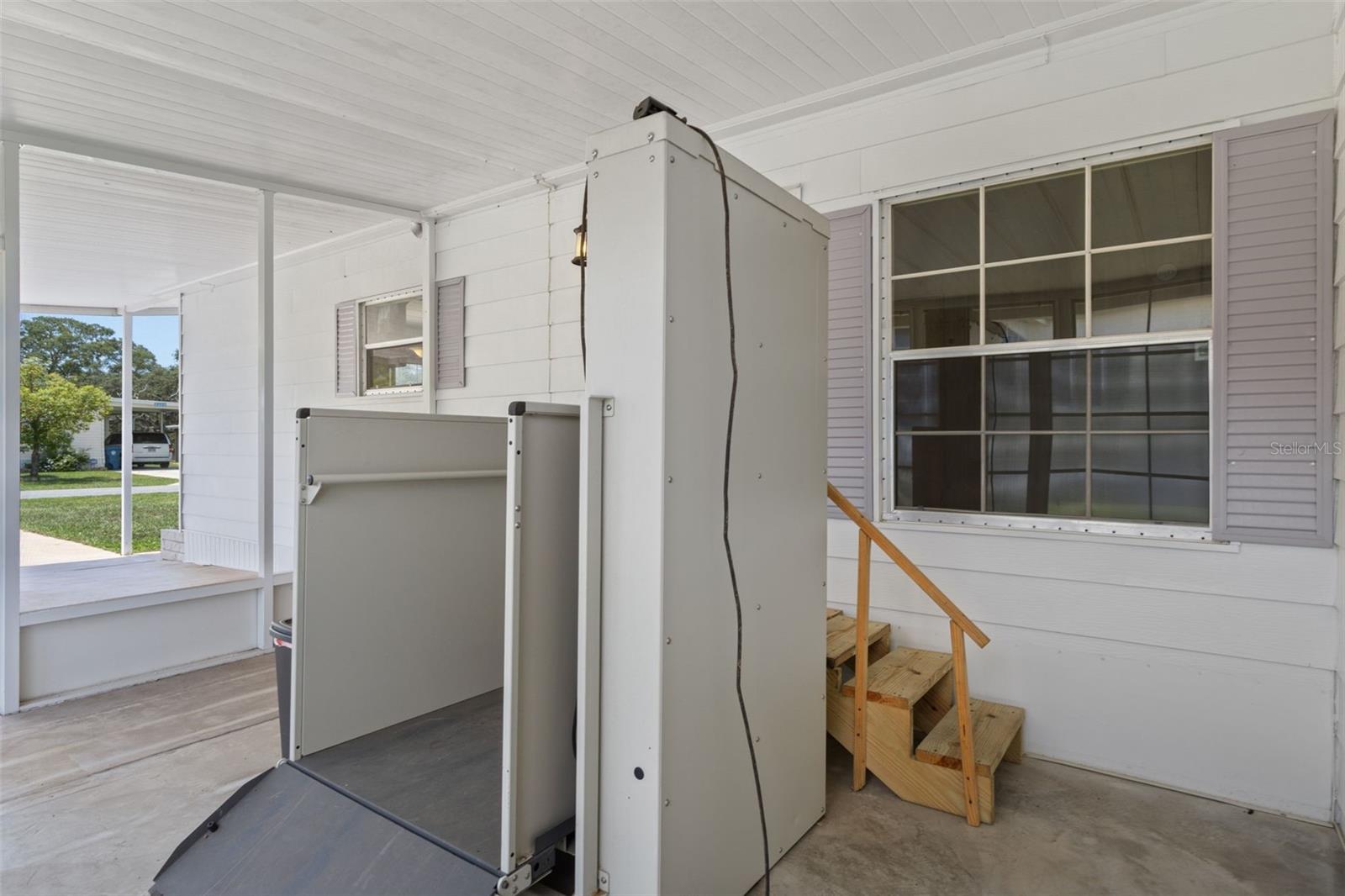 Listing photo id 29 for 8208 Fiesta Street