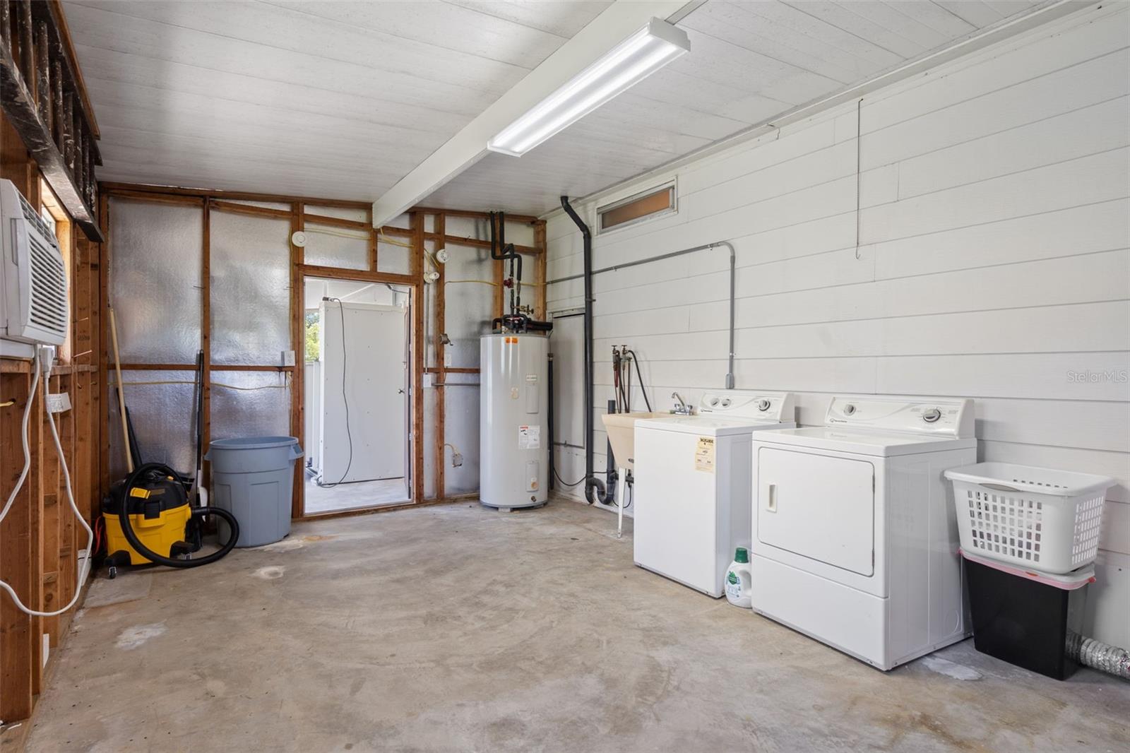 Listing photo id 32 for 8208 Fiesta Street