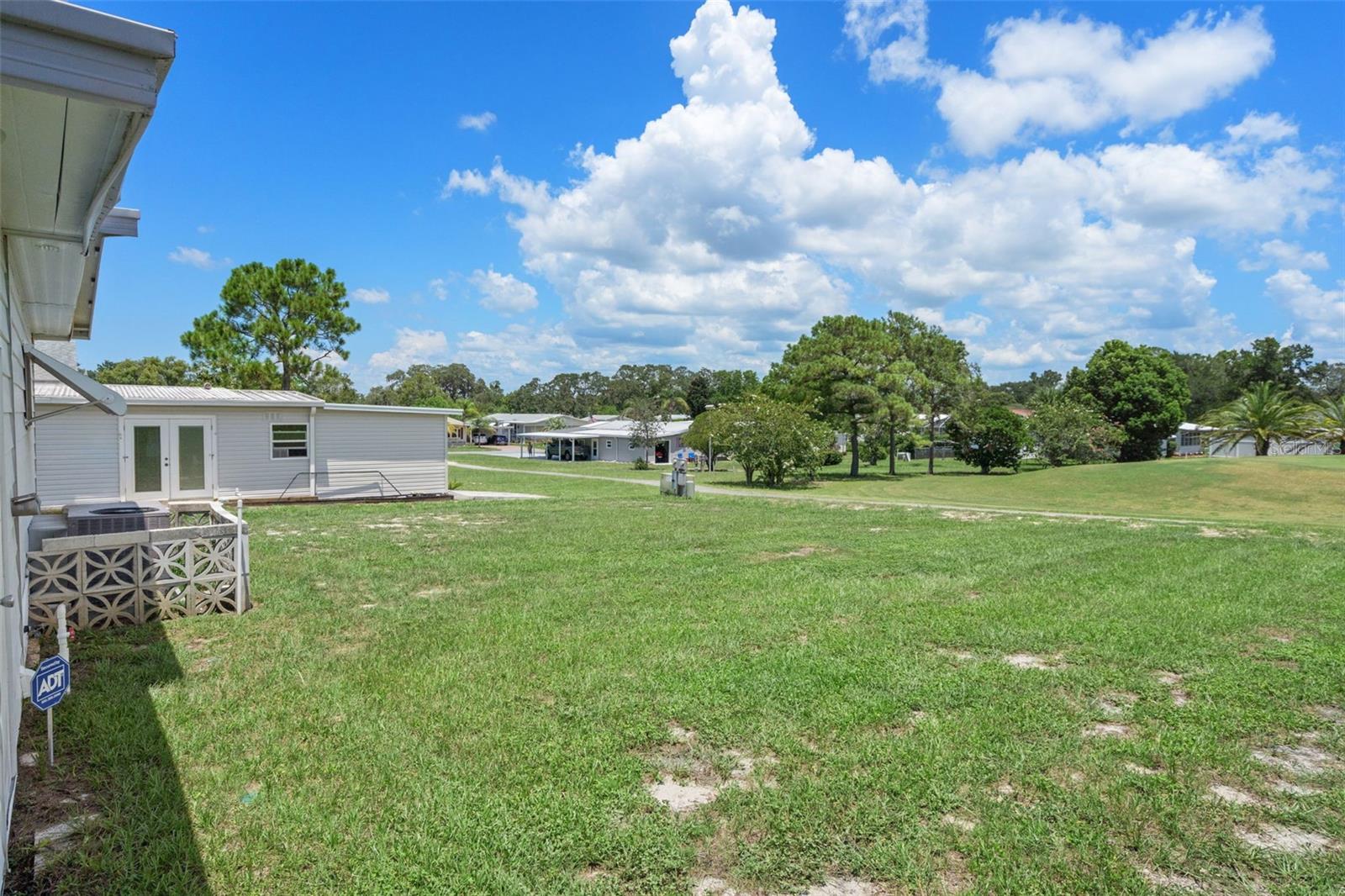 Listing photo id 33 for 8208 Fiesta Street