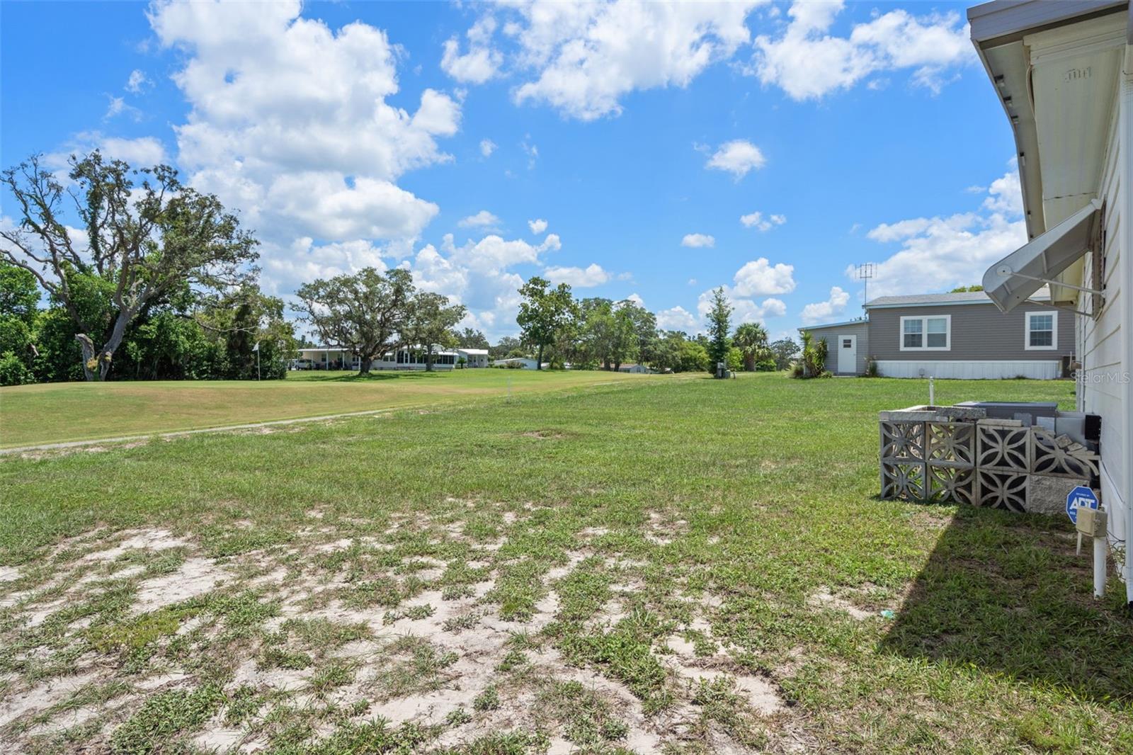 Listing photo id 36 for 8208 Fiesta Street