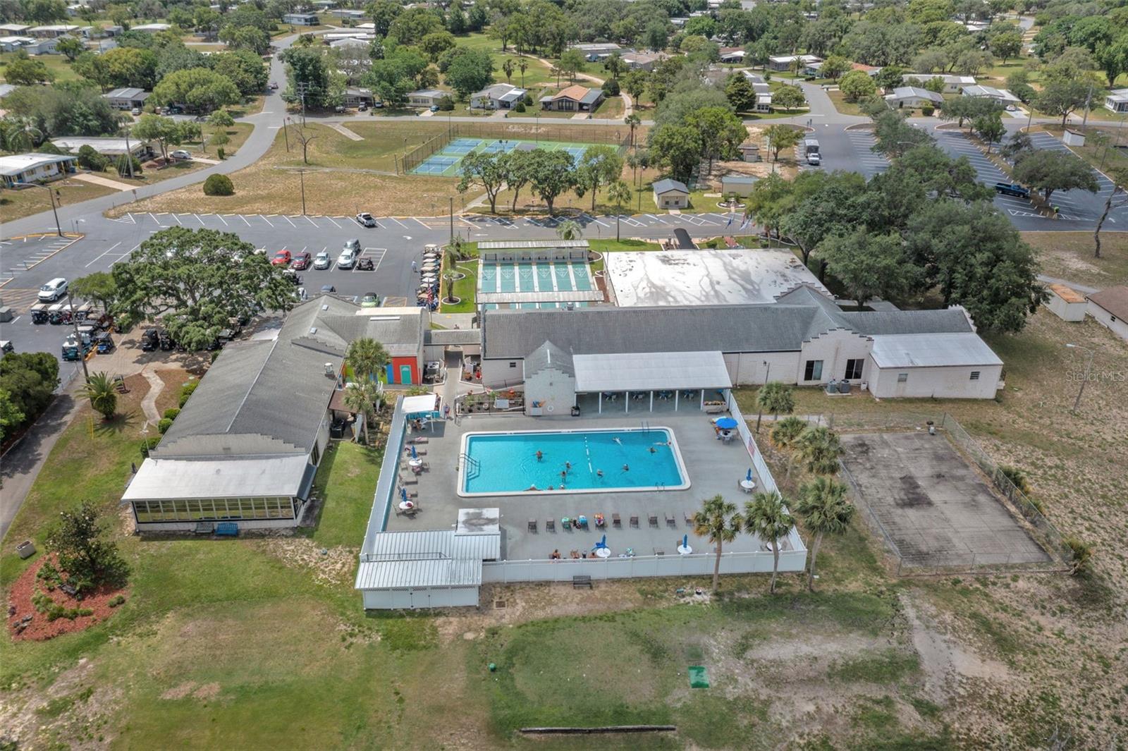 Listing photo id 40 for 8208 Fiesta Street