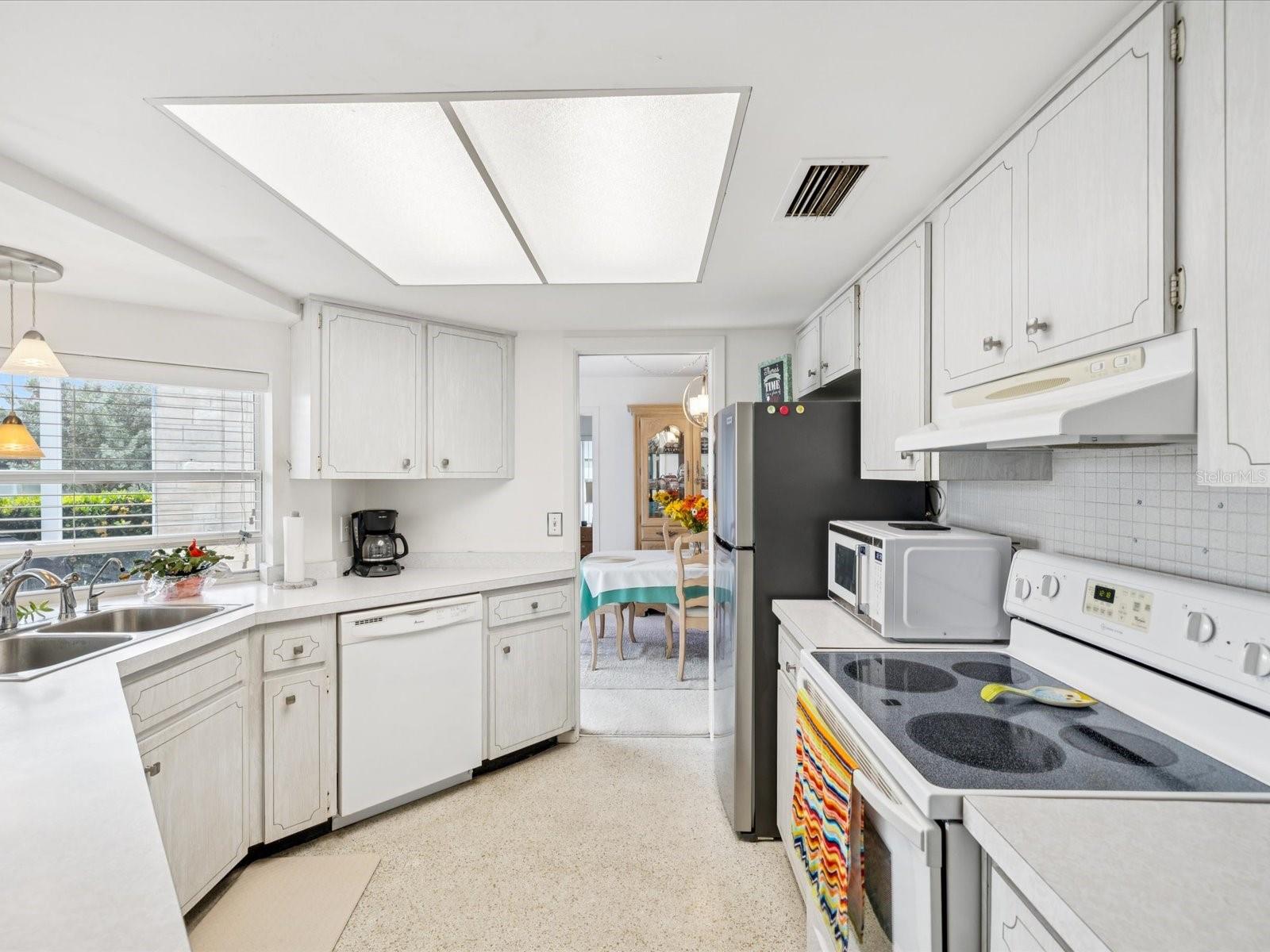 Image 16 of 25 For 1745 Harbor Circle W