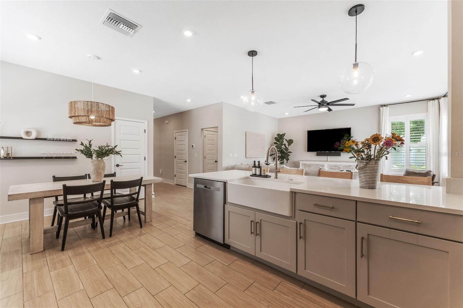 Listing photo id 11 for 4208 Central Avenue