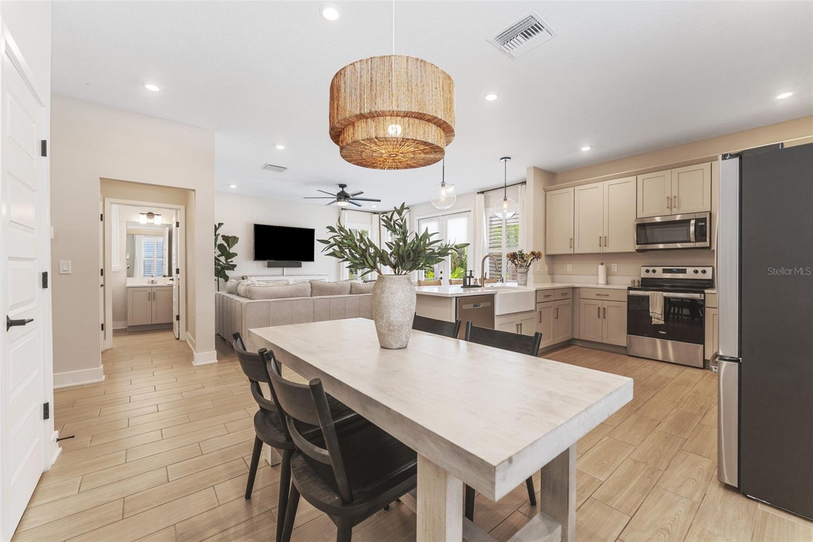 Listing photo id 14 for 4208 Central Avenue