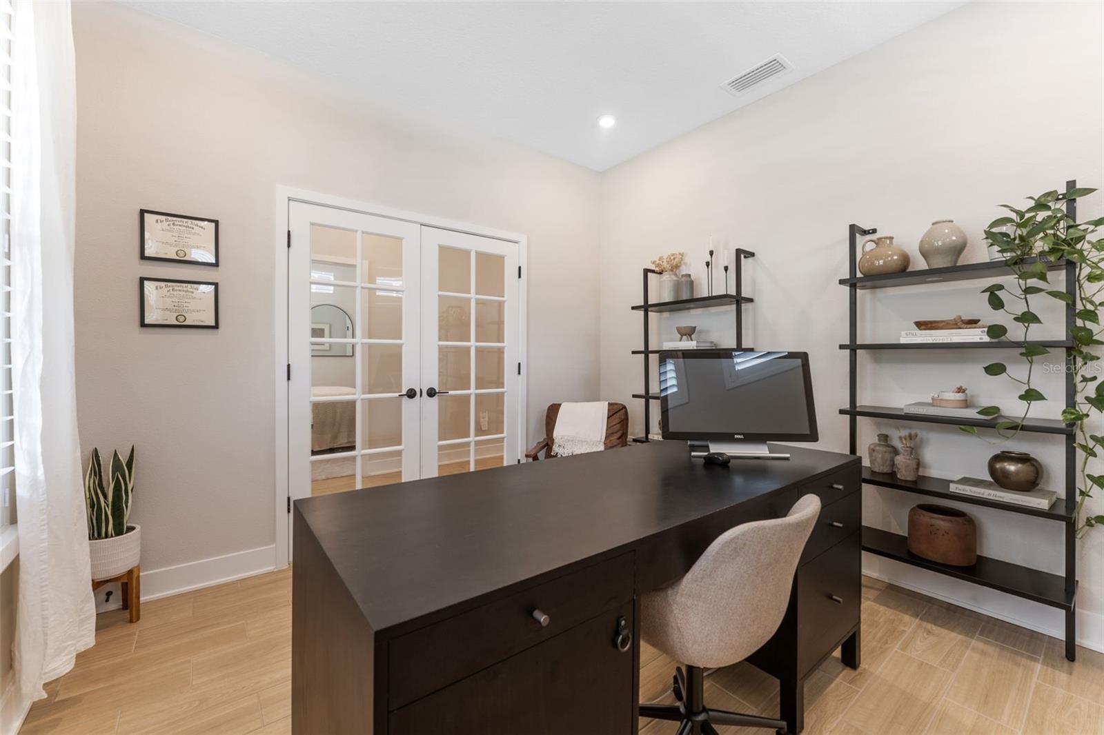 Listing photo id 16 for 4208 Central Avenue