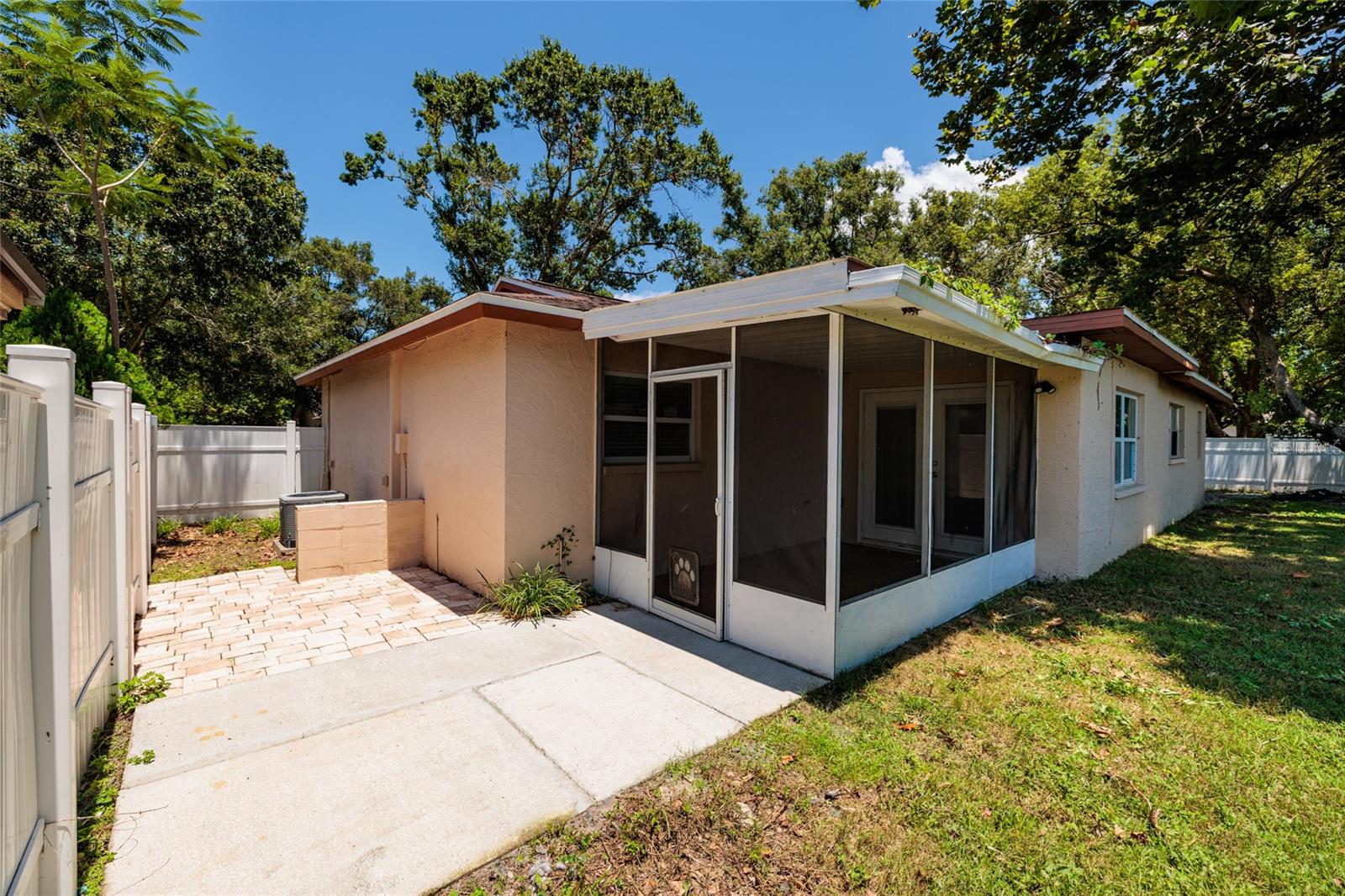 Image 19 of 28 For 2314 Landon Terrace