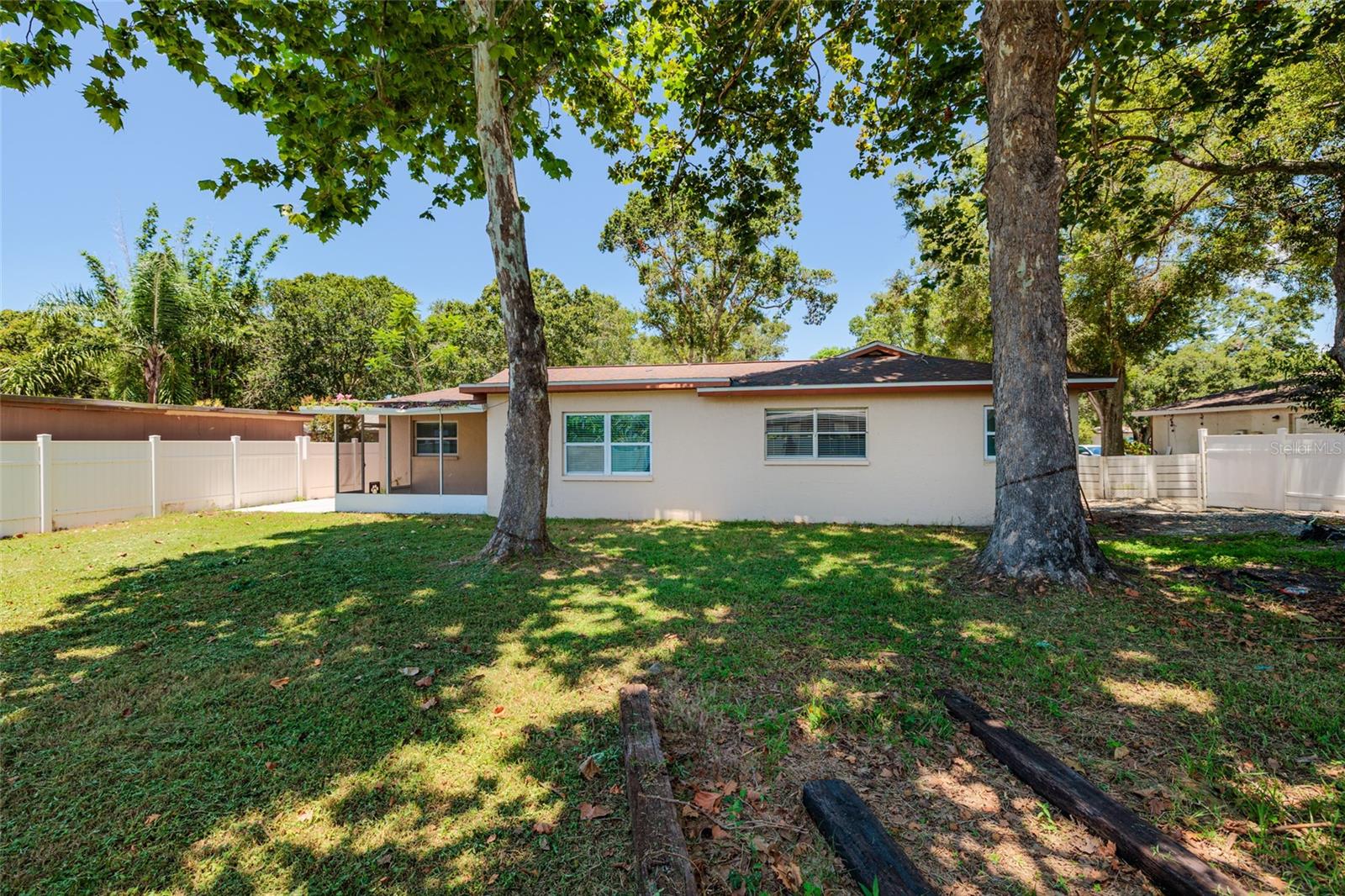 Image 20 of 28 For 2314 Landon Terrace