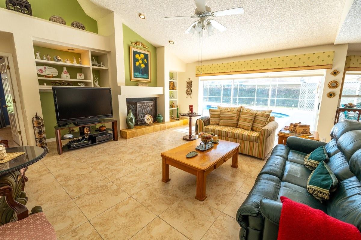 Listing photo id 13 for 30341 Fairway Drive
