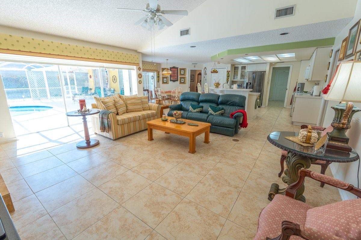 Listing photo id 15 for 30341 Fairway Drive