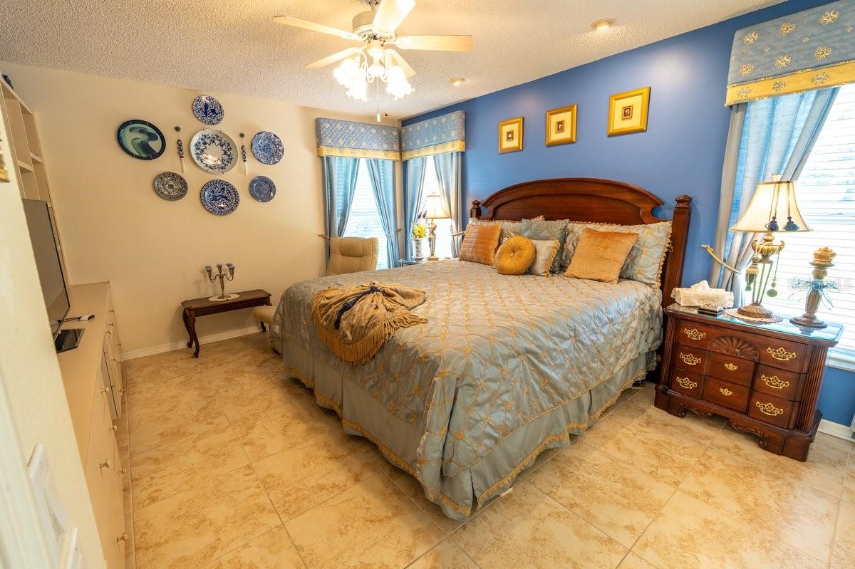 Listing photo id 17 for 30341 Fairway Drive
