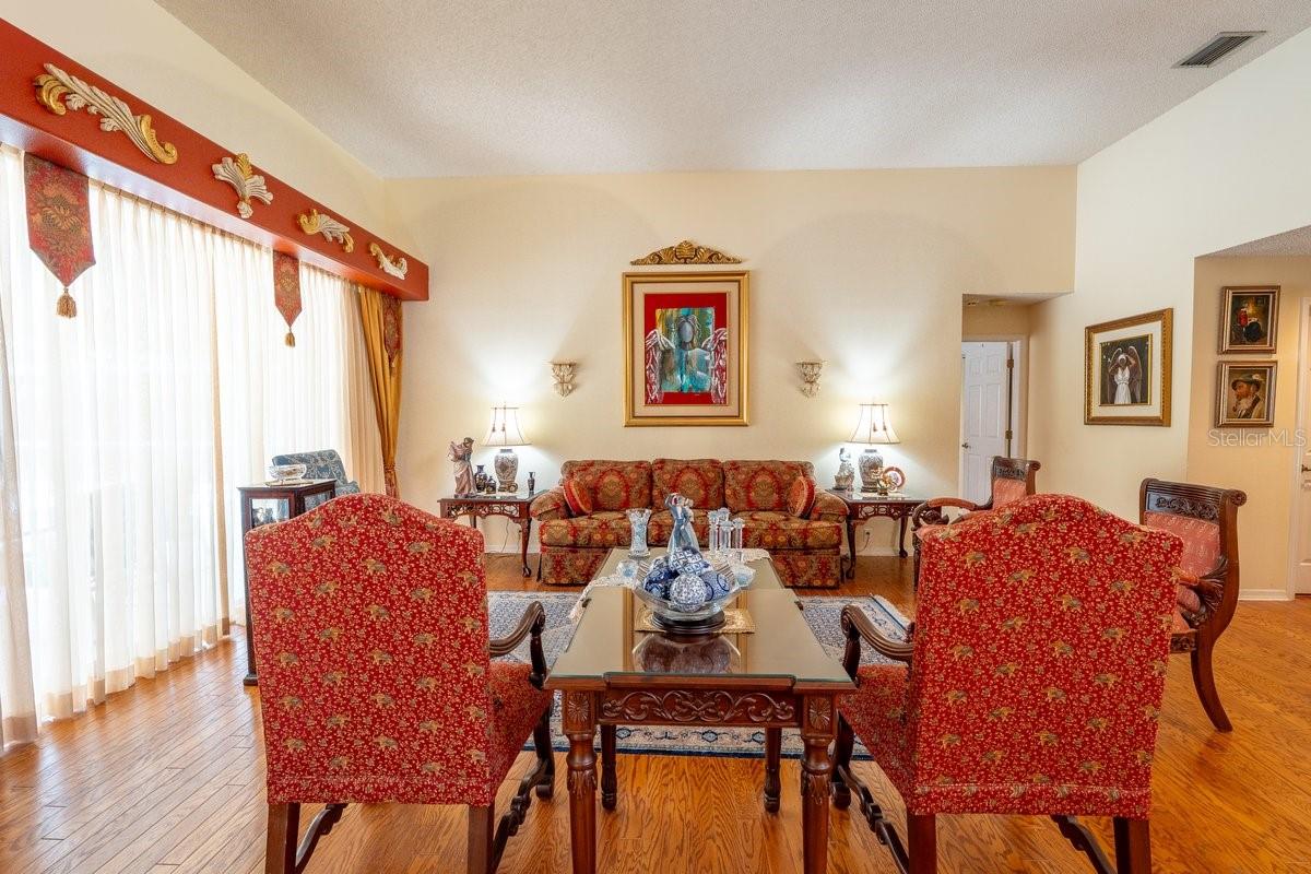 Listing photo id 3 for 30341 Fairway Drive