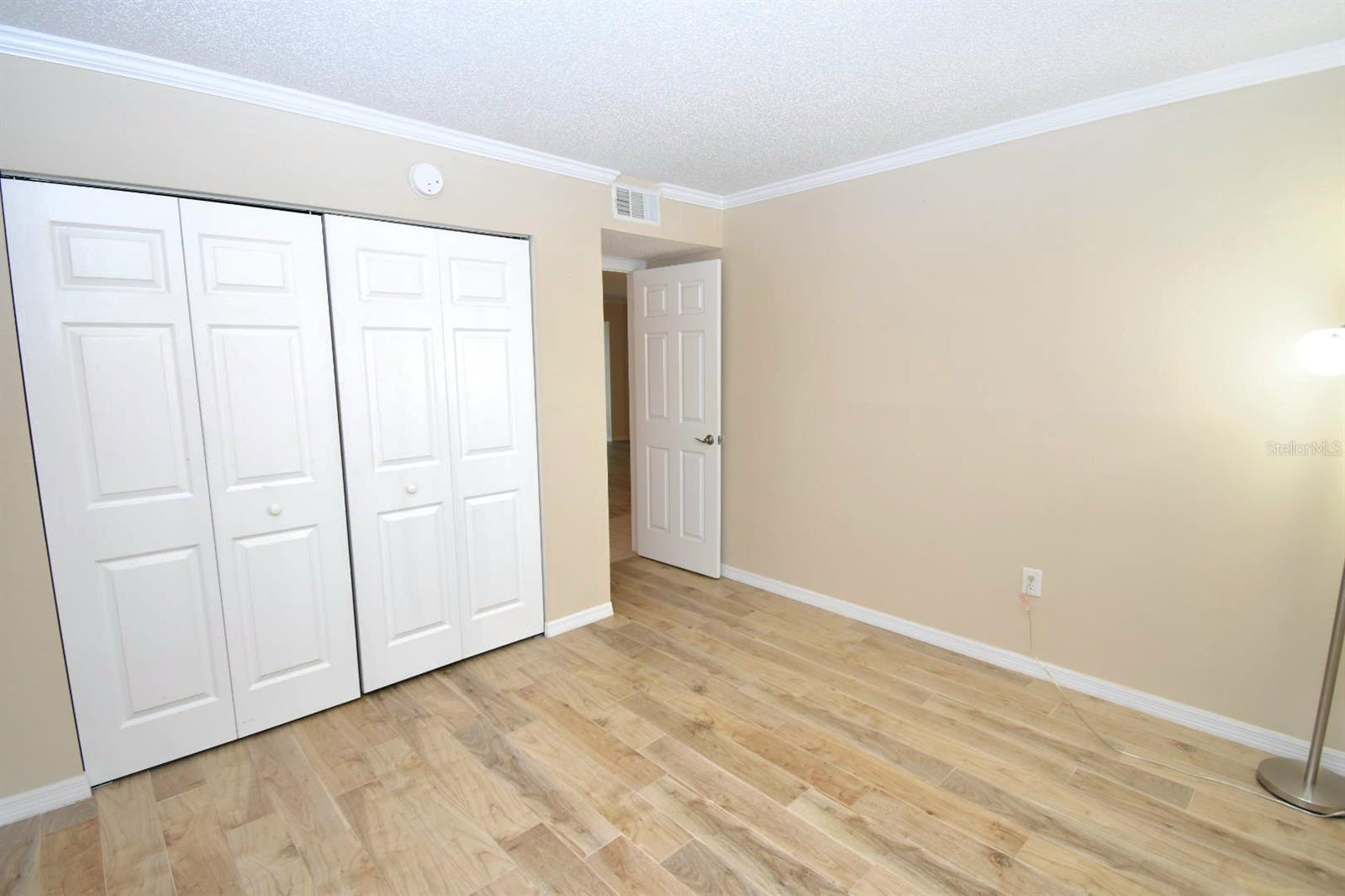 Image 19 of 30 For 946 Virginia Street 102
