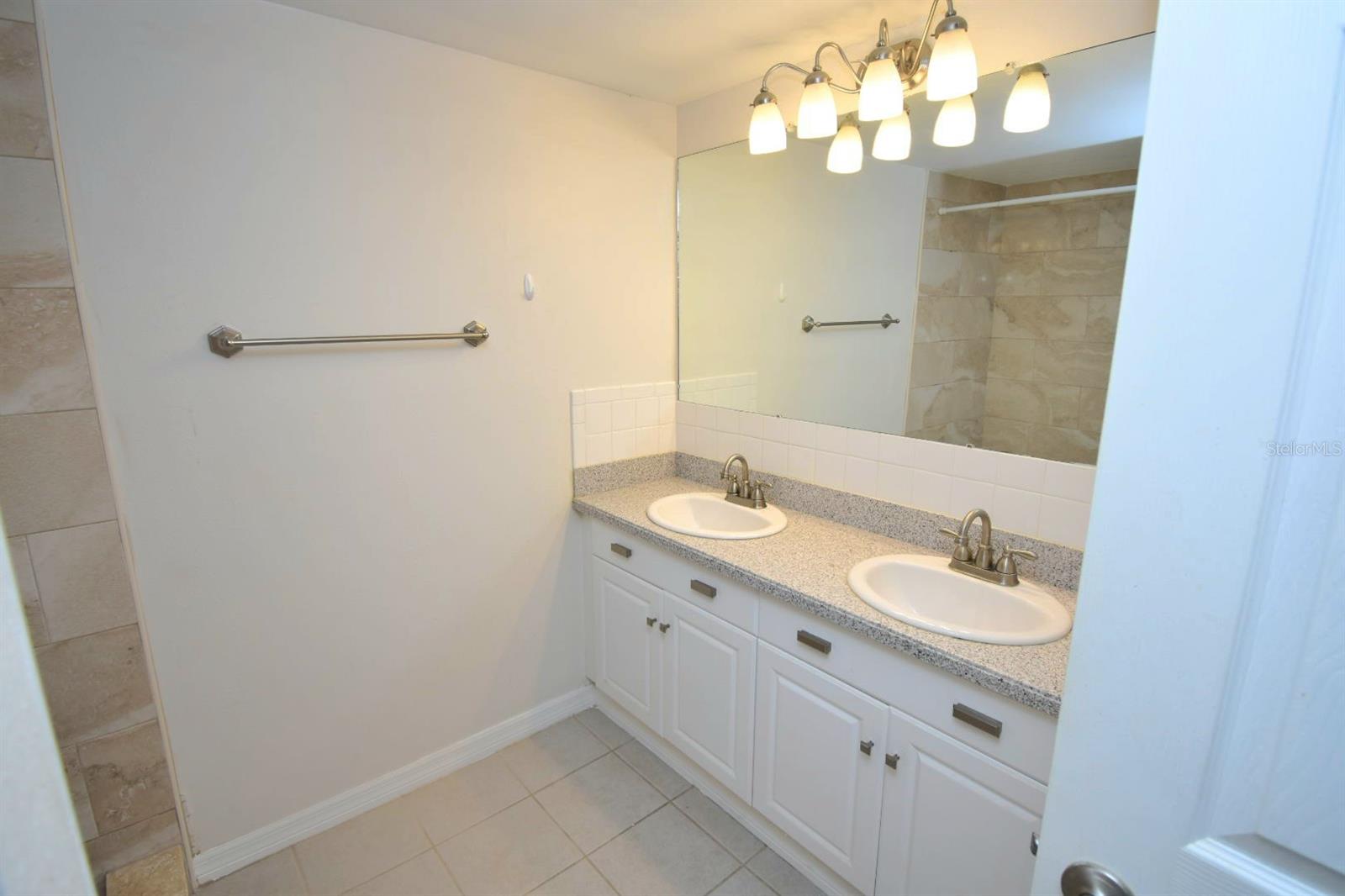 Image 21 of 30 For 946 Virginia Street 102