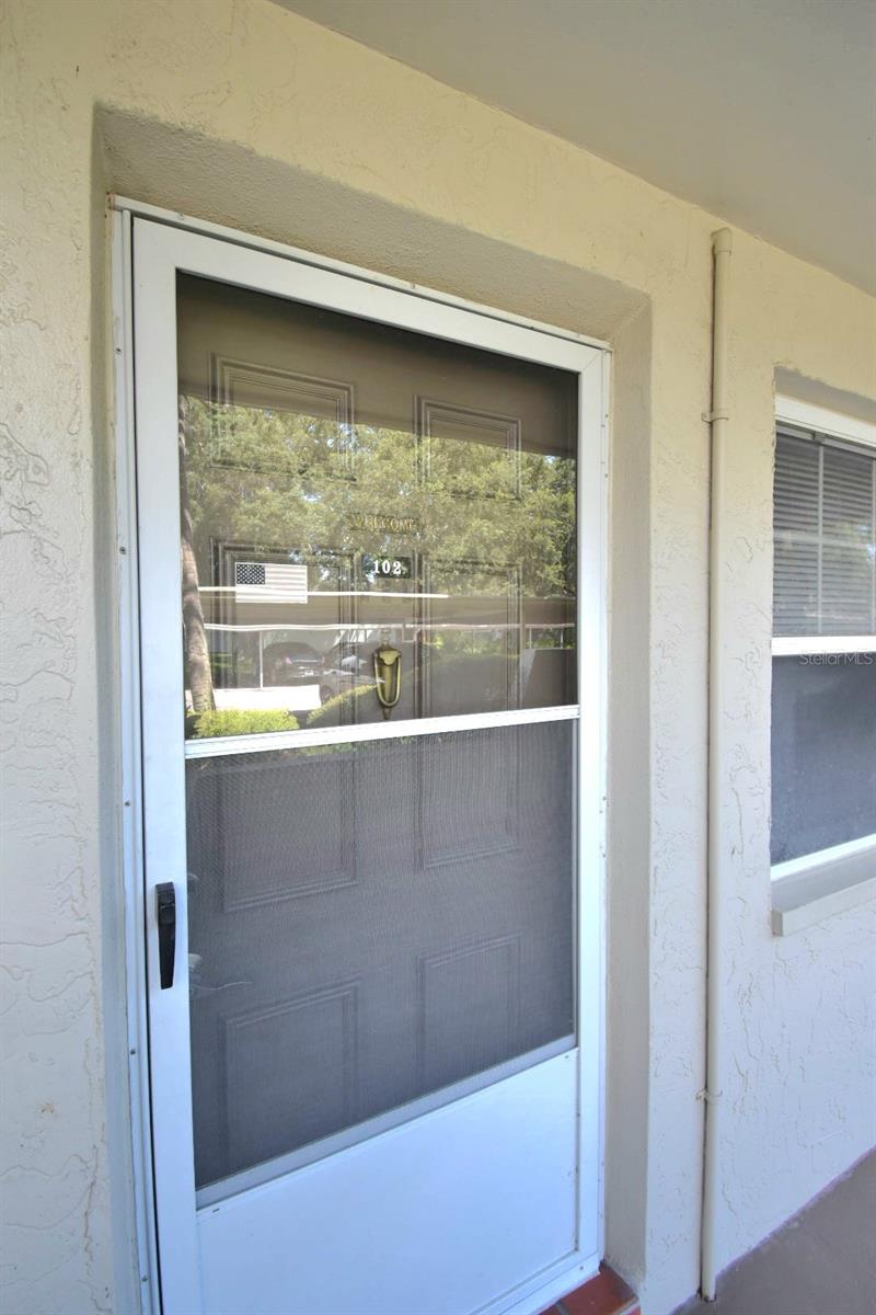 Image 4 of 30 For 946 Virginia Street 102