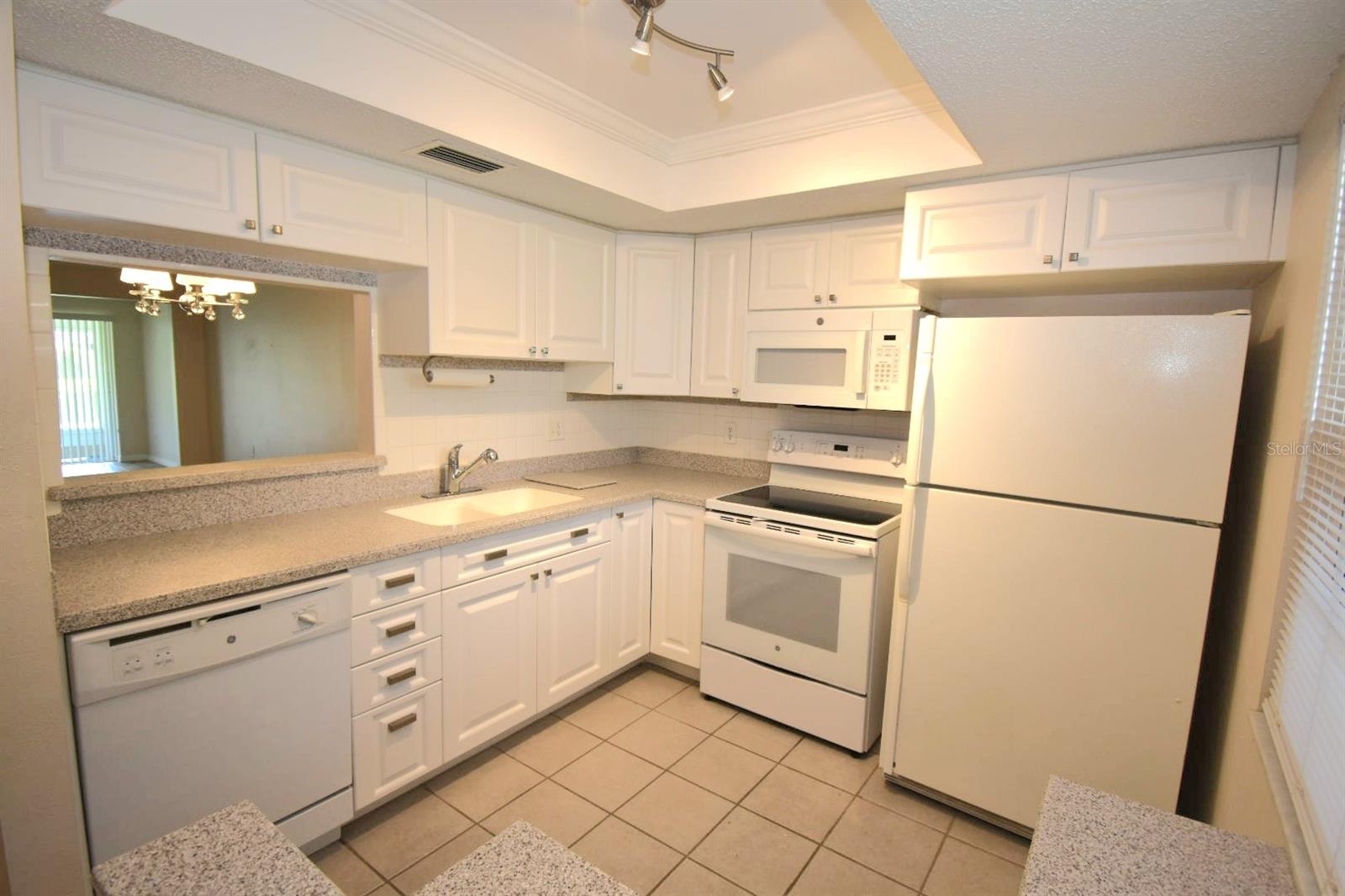 Image 7 of 30 For 946 Virginia Street 102
