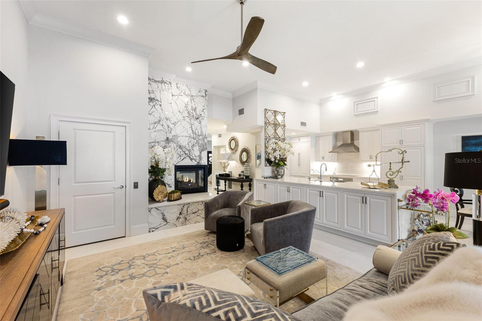 Listing photo id 9 for 4949 Bayshore Boulevard 4949a