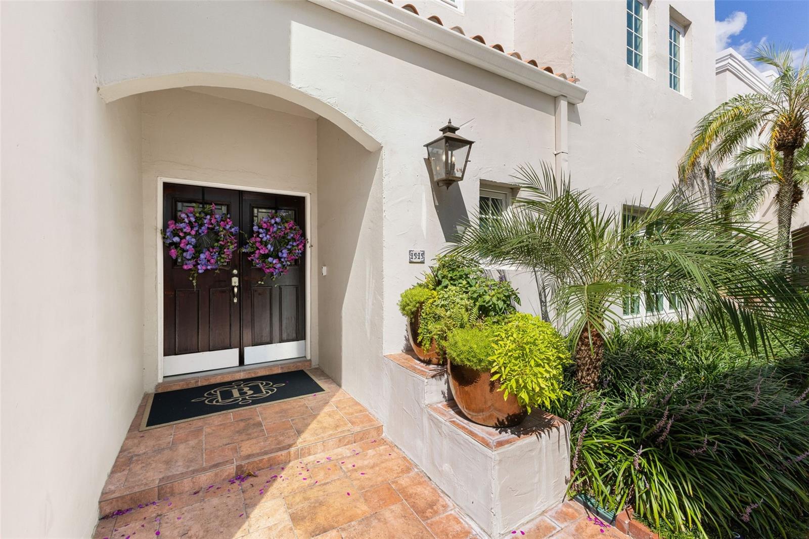 Listing photo id 2 for 4949 Bayshore Boulevard 4949a