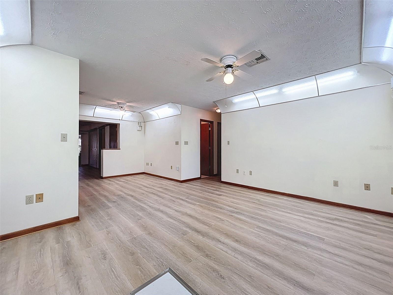 Listing photo id 8 for 2317 Chatlin Road