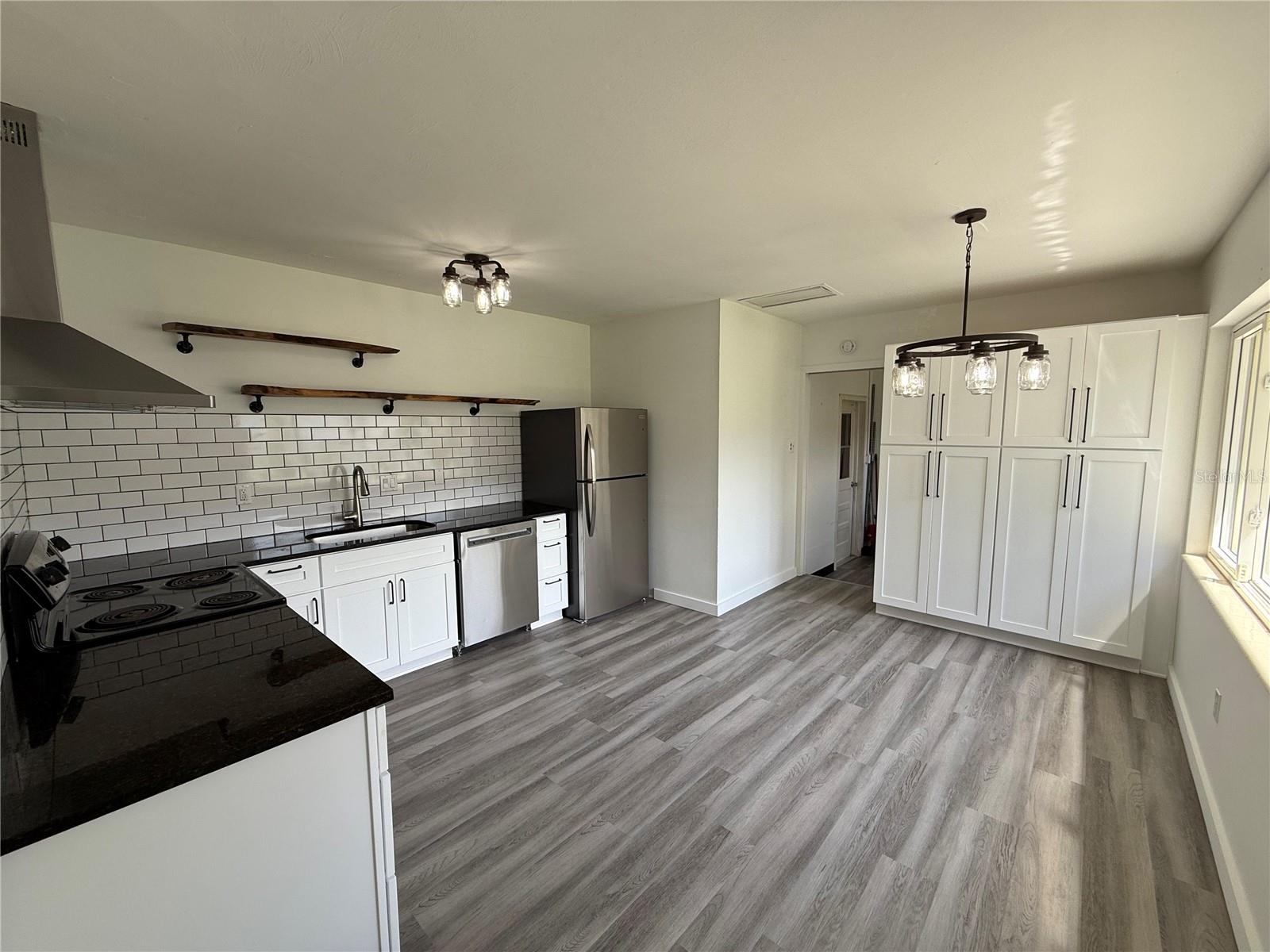 Image 4 of 21 For 5995 59th Way N