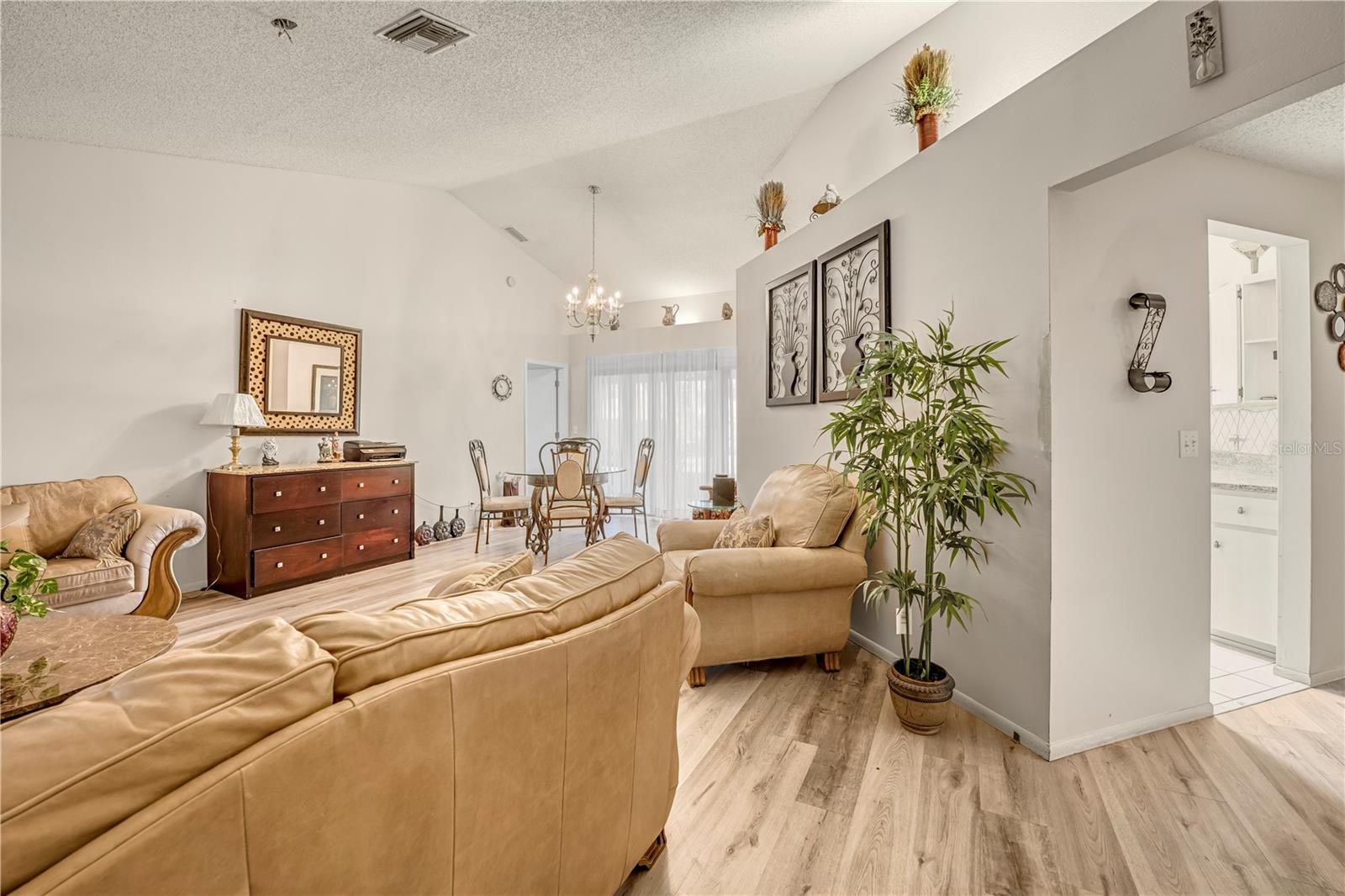 Image 11 of 47 For 12196 Bluefield Street