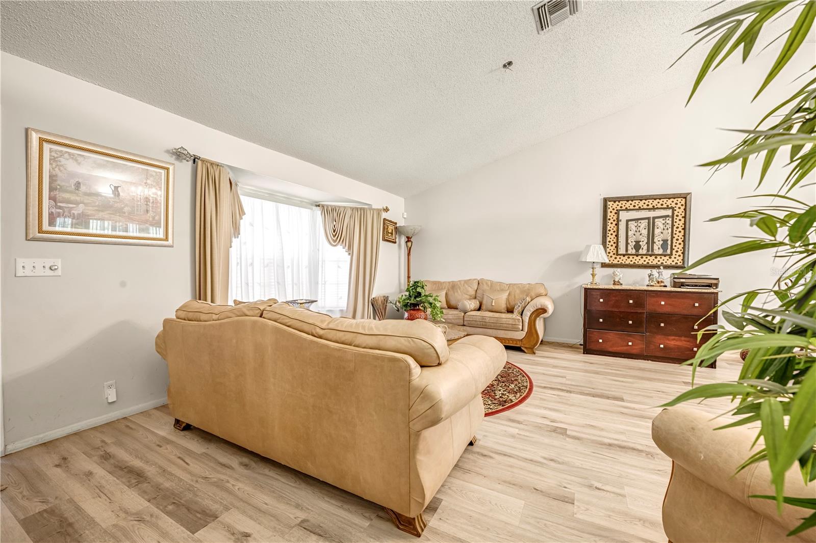 Image 13 of 47 For 12196 Bluefield Street