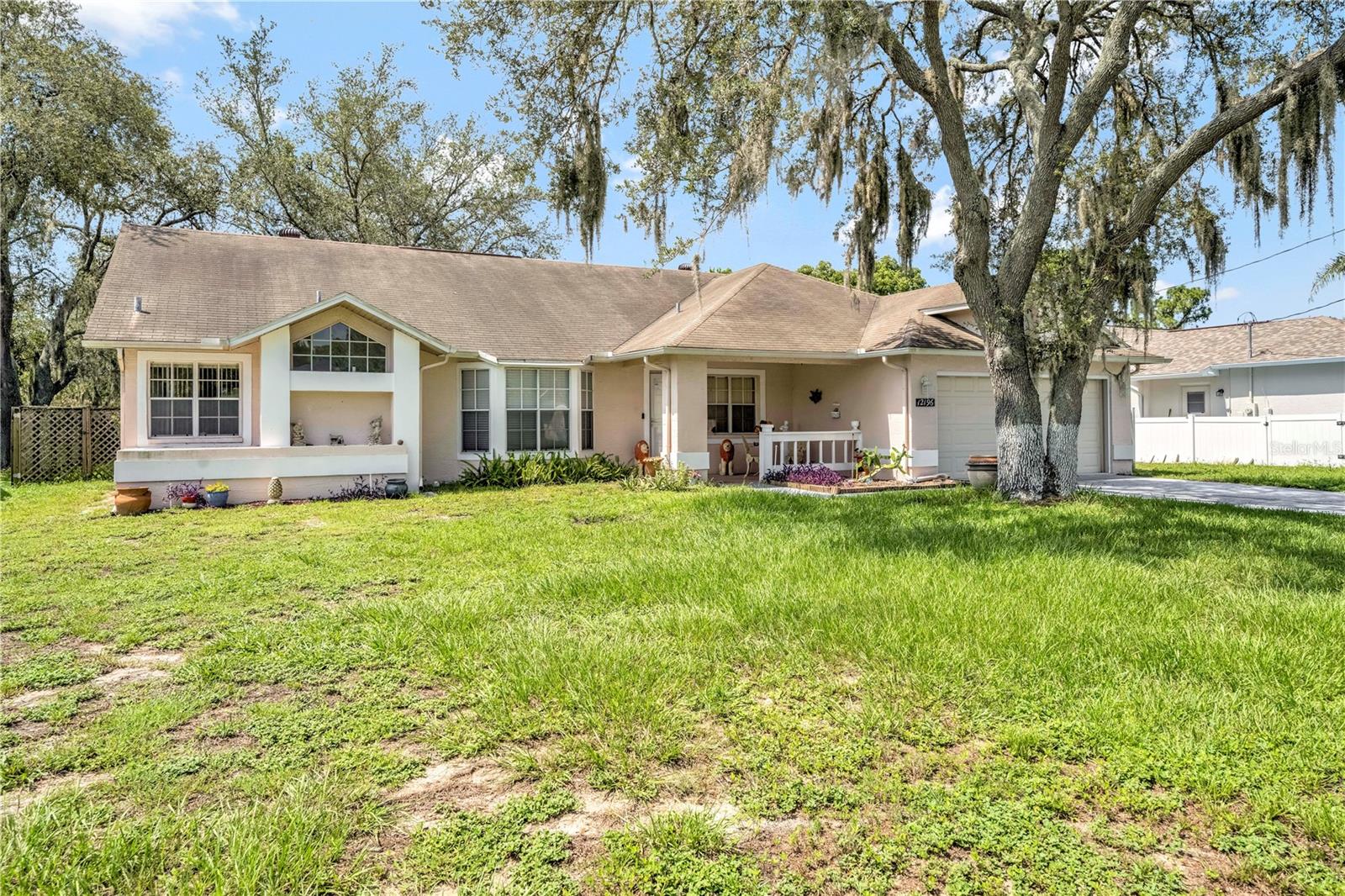 Image 14 of 47 For 12196 Bluefield Street